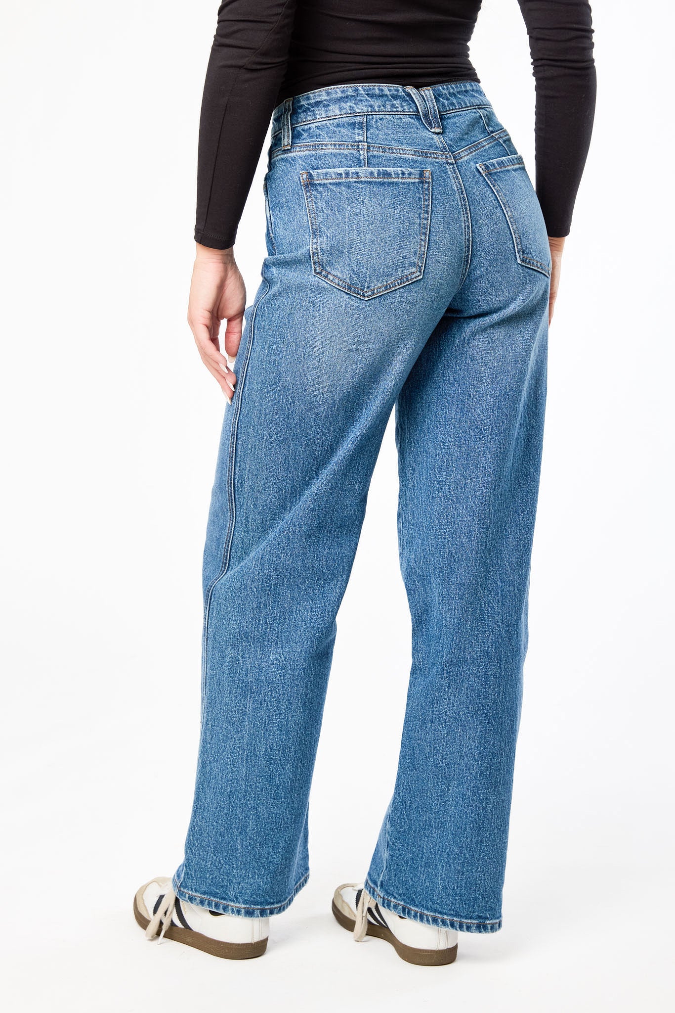 Celebrity Pink Medium Wash Mid-Rise Wide-Leg Jean
