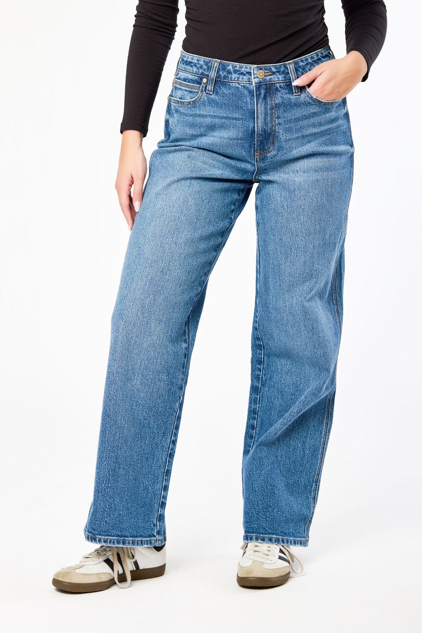 Celebrity Pink Medium Wash Mid-Rise Wide-Leg Jean