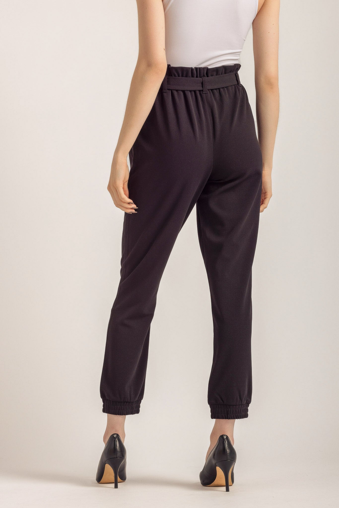 Jogger avec poches et ceintures à attaches