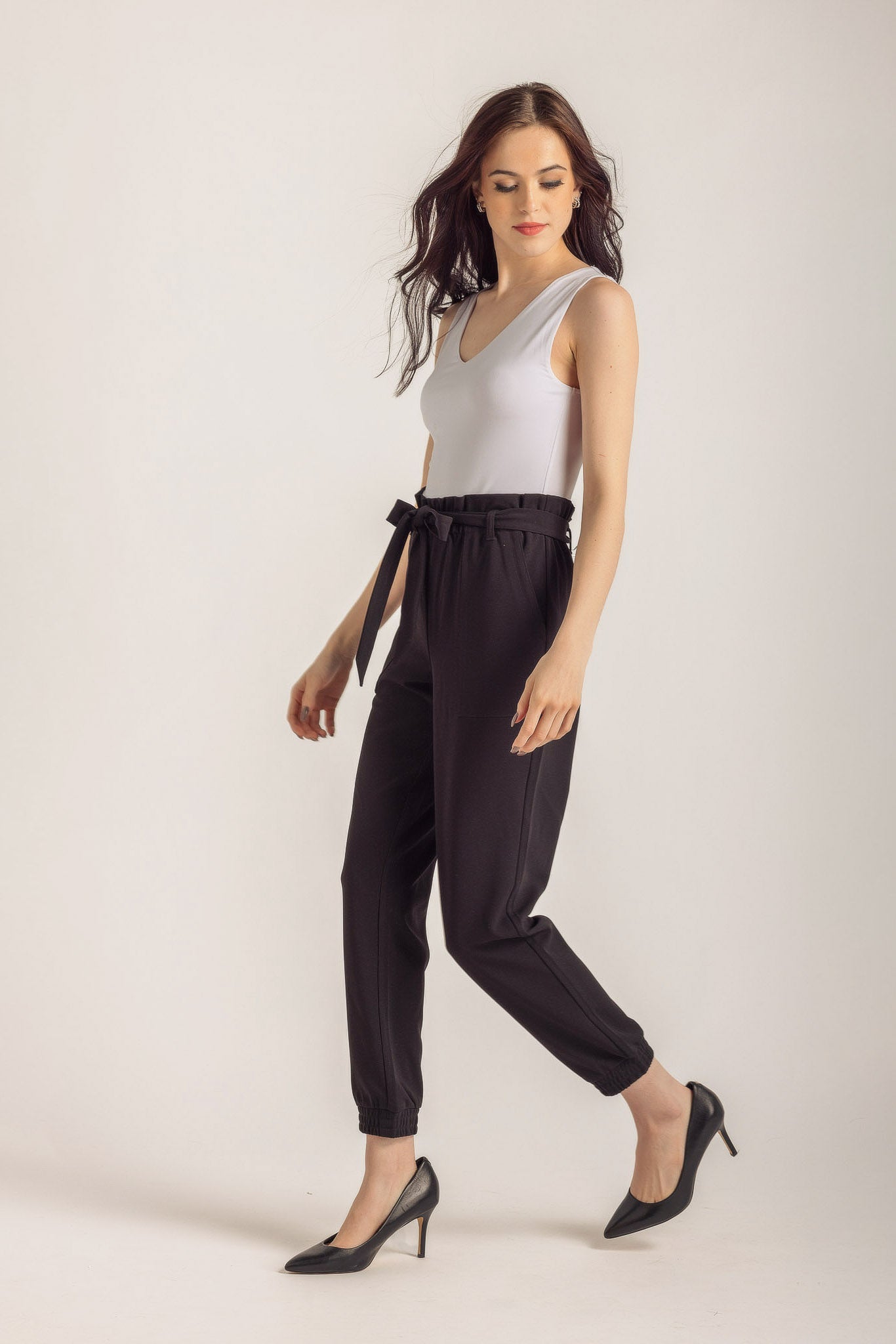 Jogger avec poches et ceintures à attaches