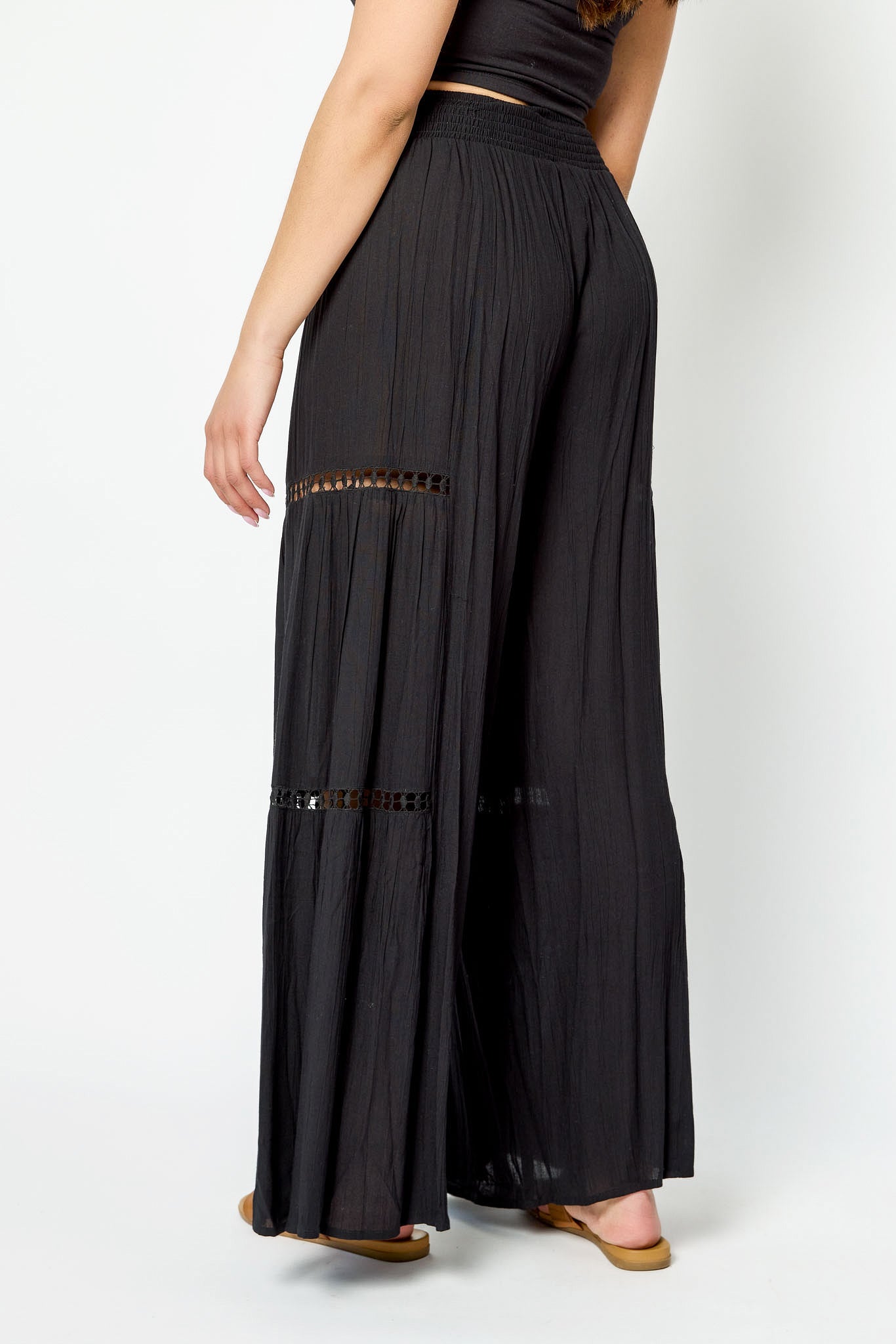 Pantalon avec jambe large en gaze froissée avec bordure au crochet