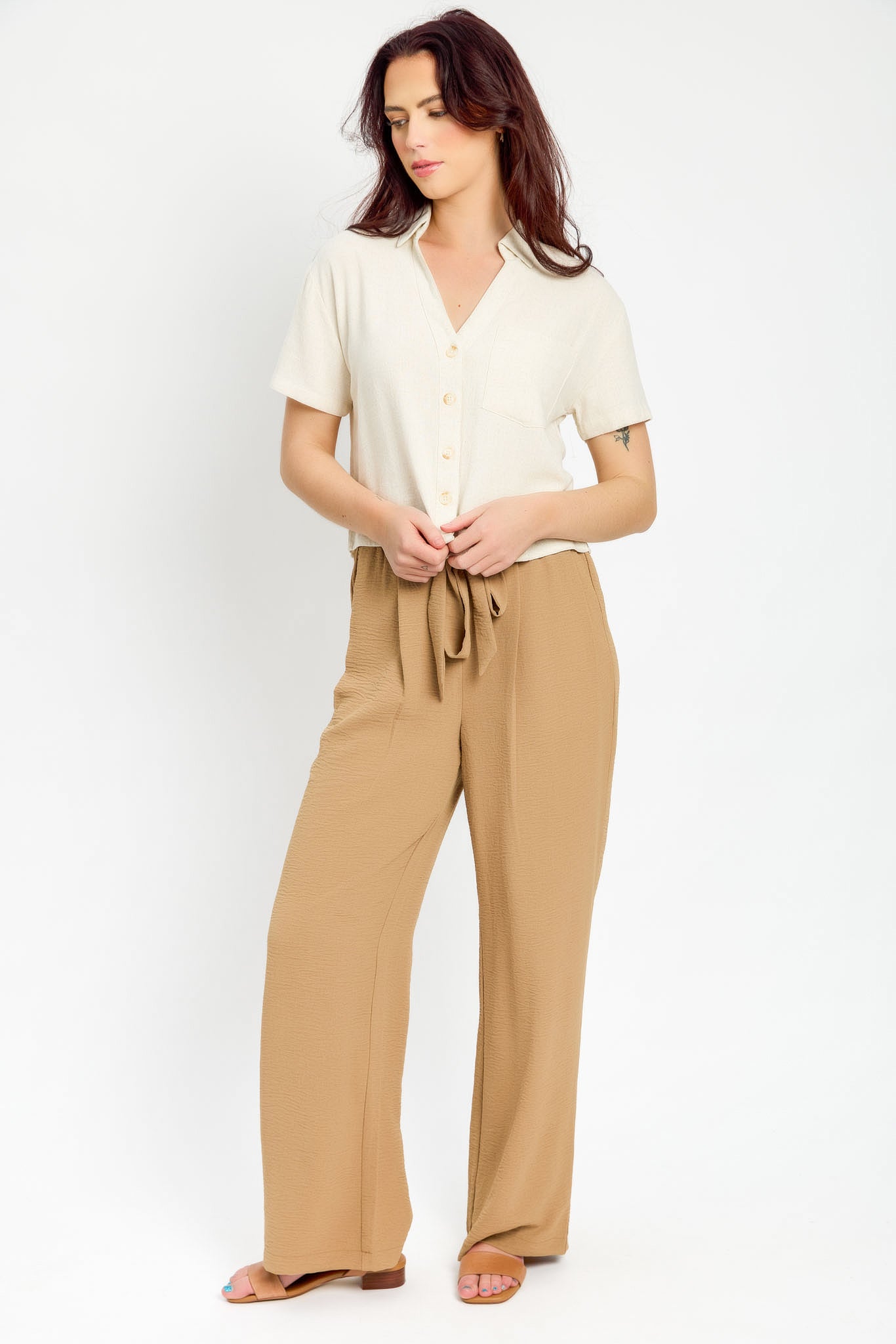 Pantalon avec jambe large et noué sur le devant