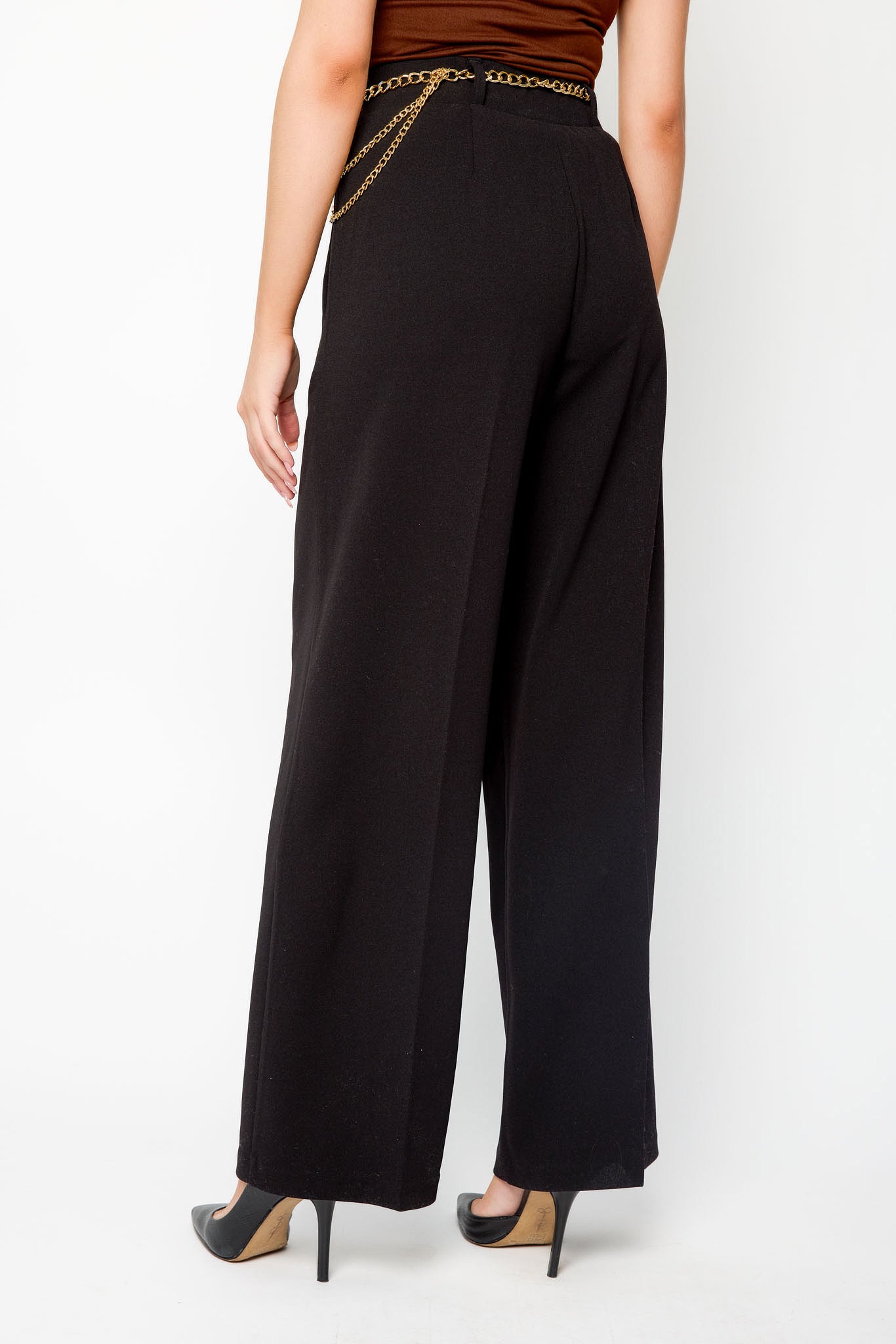Pantalon taille haute en crêpe tricoté avec ceinture chaîne