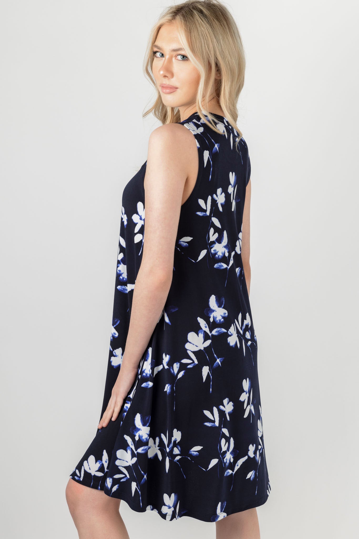 Robe florale sans manches avec poches