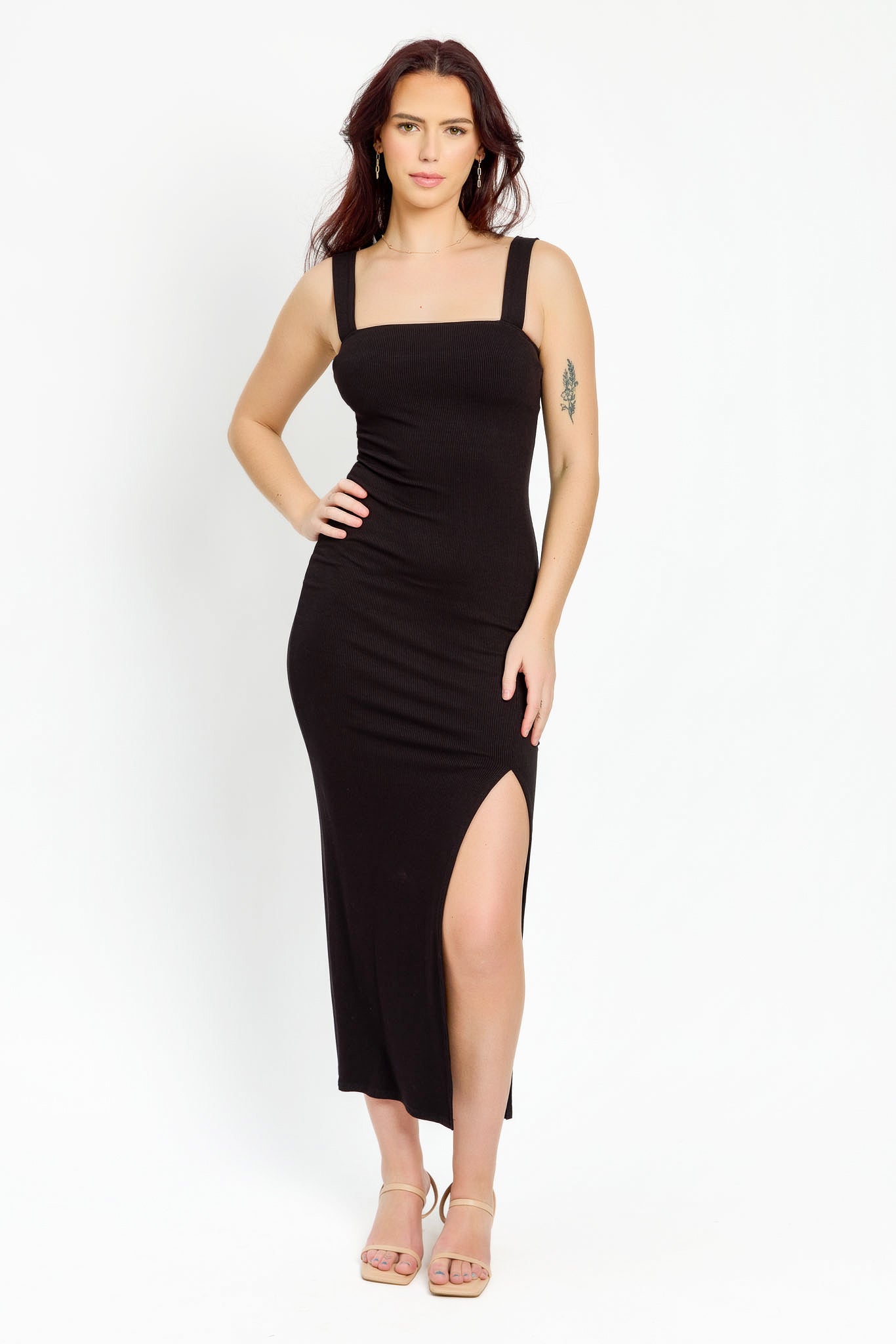 Robe longue côtelée à col carré et fente latérale
