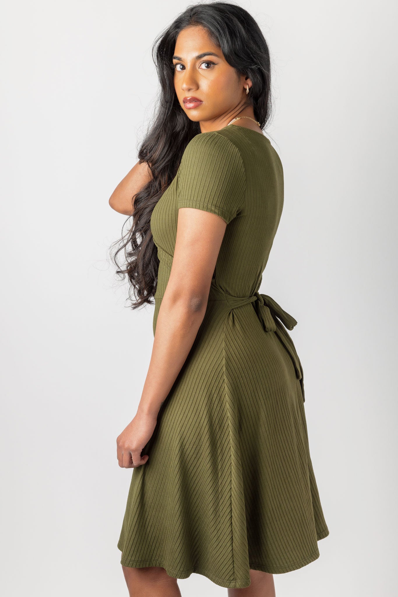 Robe patineuse croisée en tricot côtelé