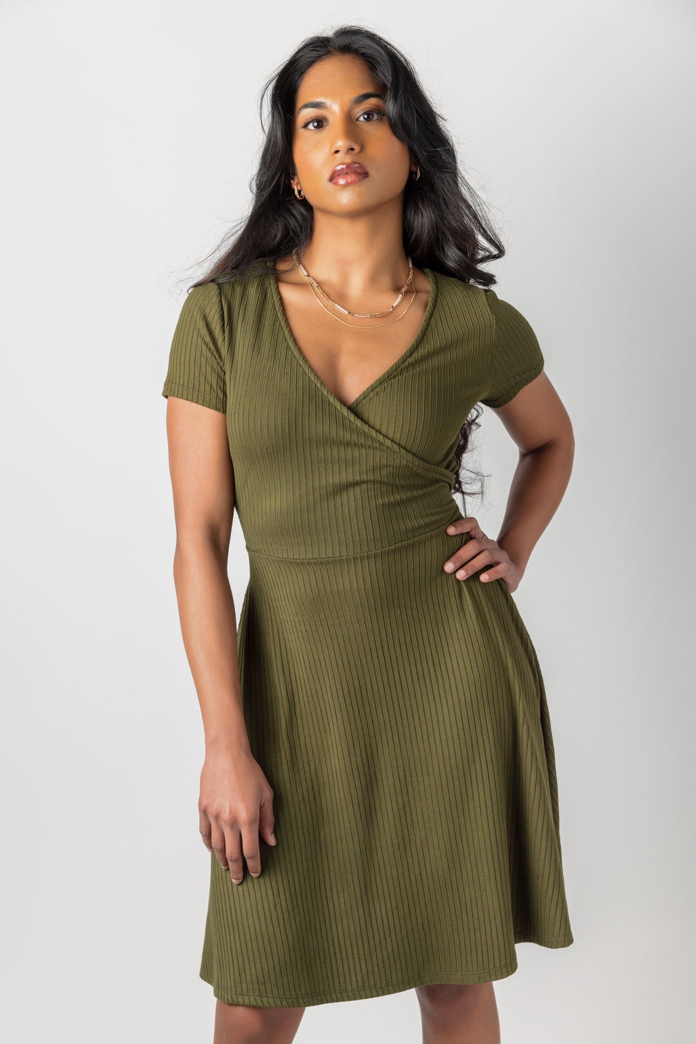 Robe patineuse croisée en tricot côtelé