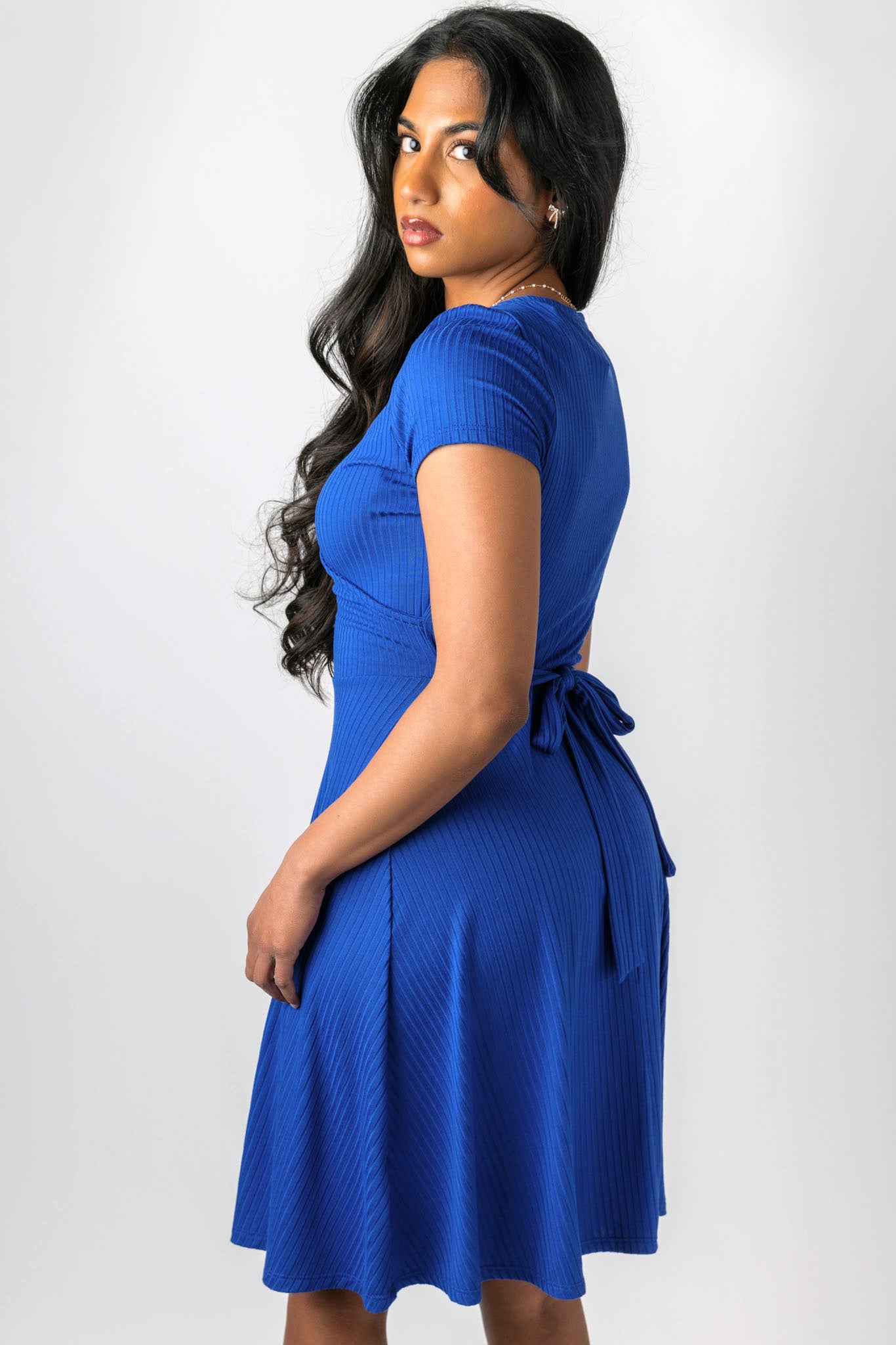Robe patineuse croisée en tricot côtelé