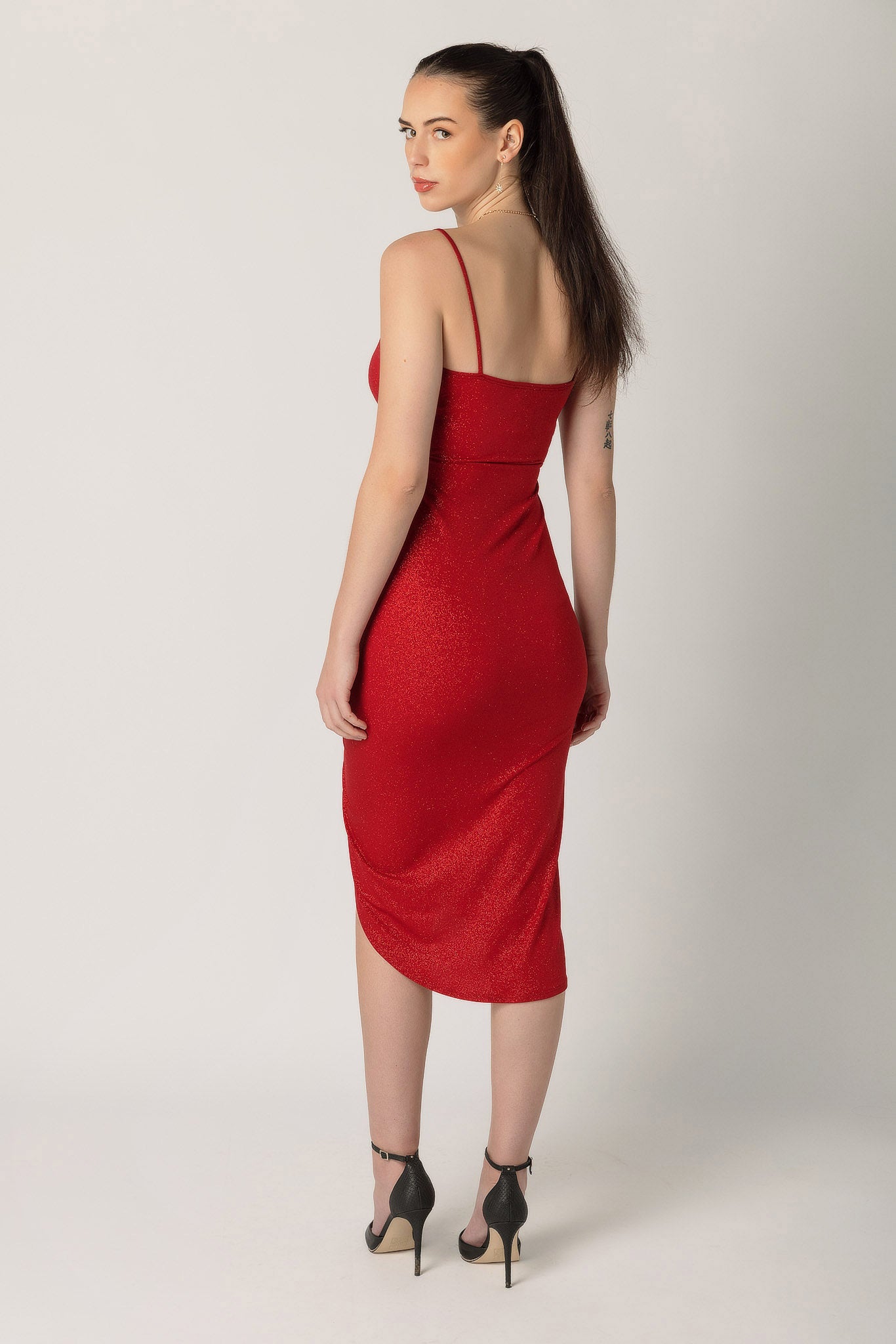 Robe midi longue froncée croisée à paillettes