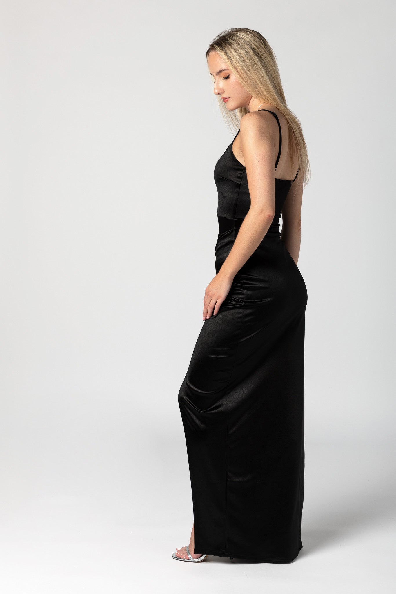 Robe maxi satin extensible avec jupe croisée