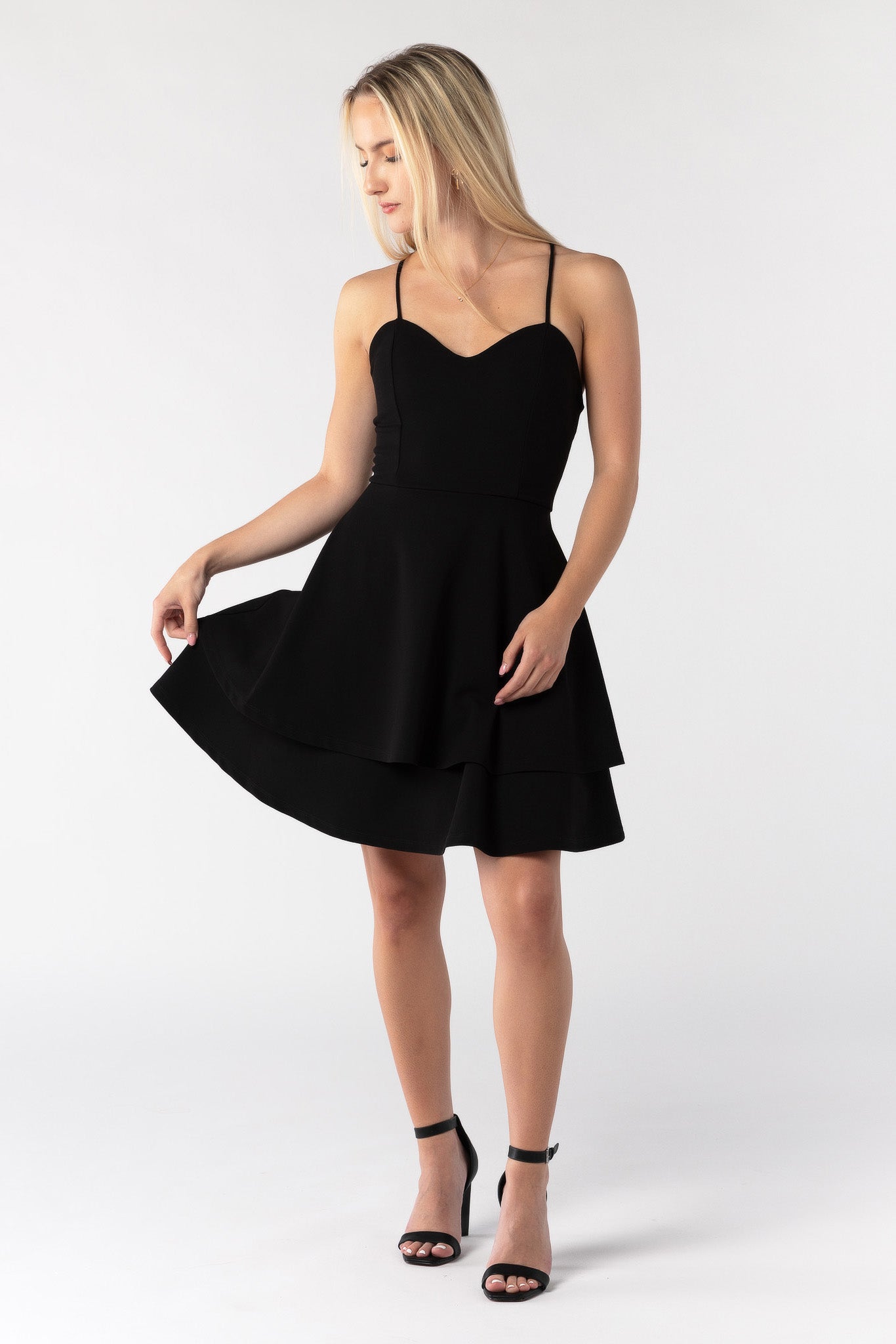 Robe patineuse avec dos lacé à double ourlet
