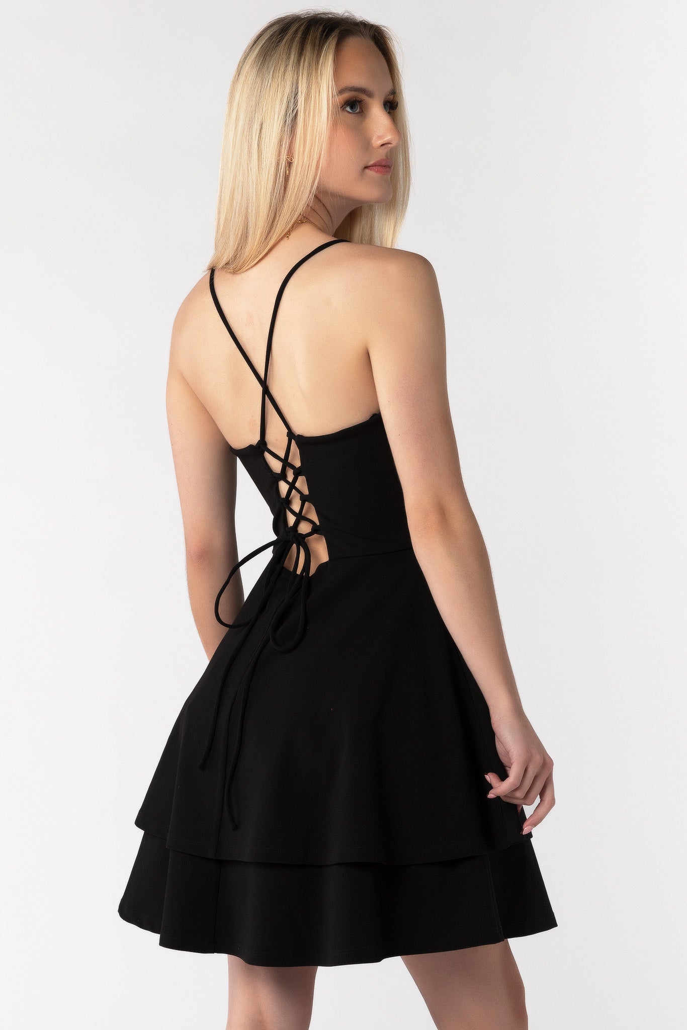 Robe patineuse avec dos lacé à double ourlet