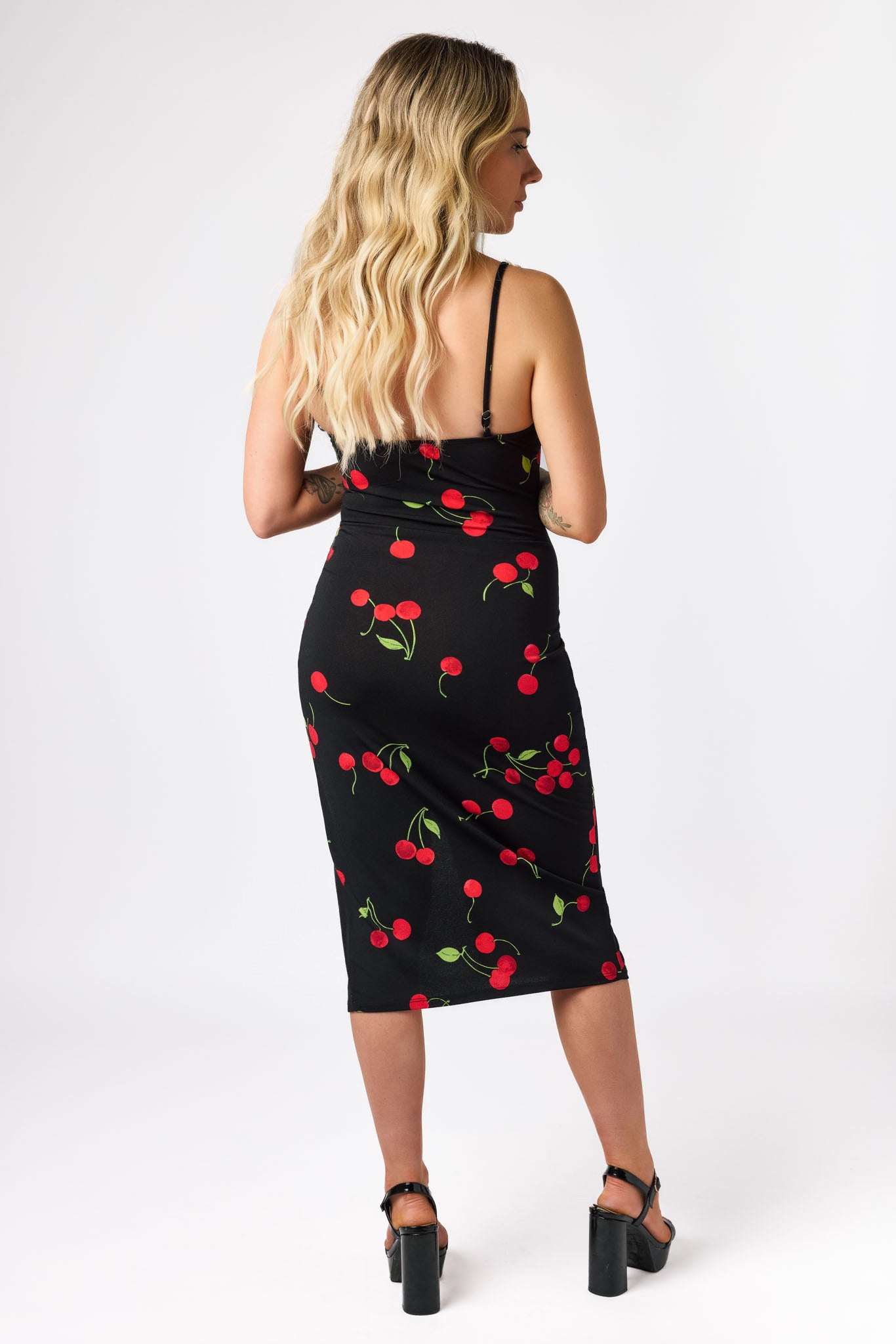 Robe midi motif cerises à fente latérale