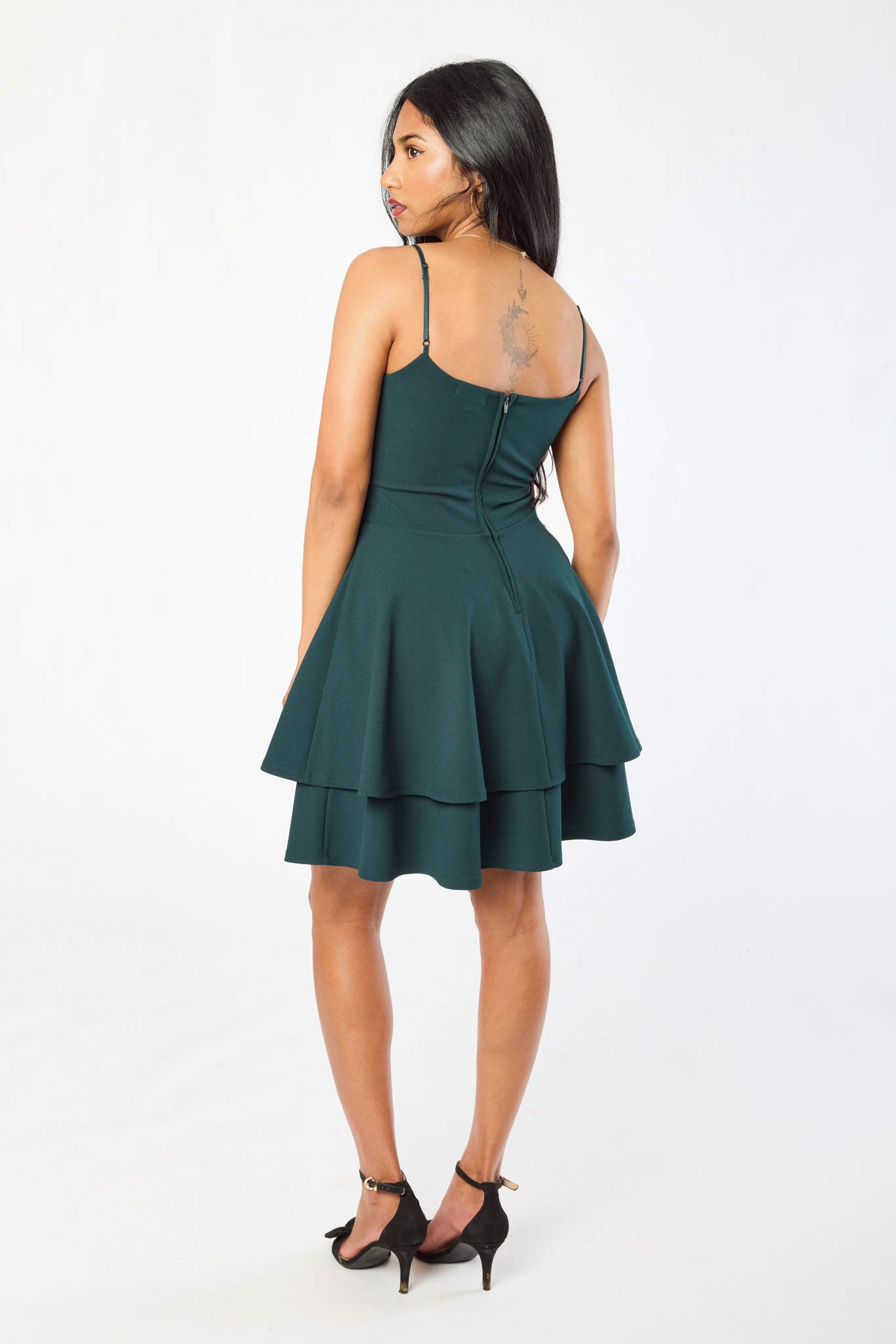 Robe patineuse à bretelles spaghetti en crêpe extensible