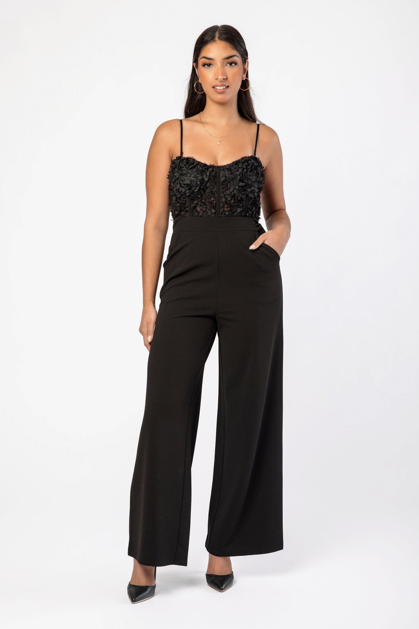 Combinaison avec décolleté en cœur et corsage corset à rosaces