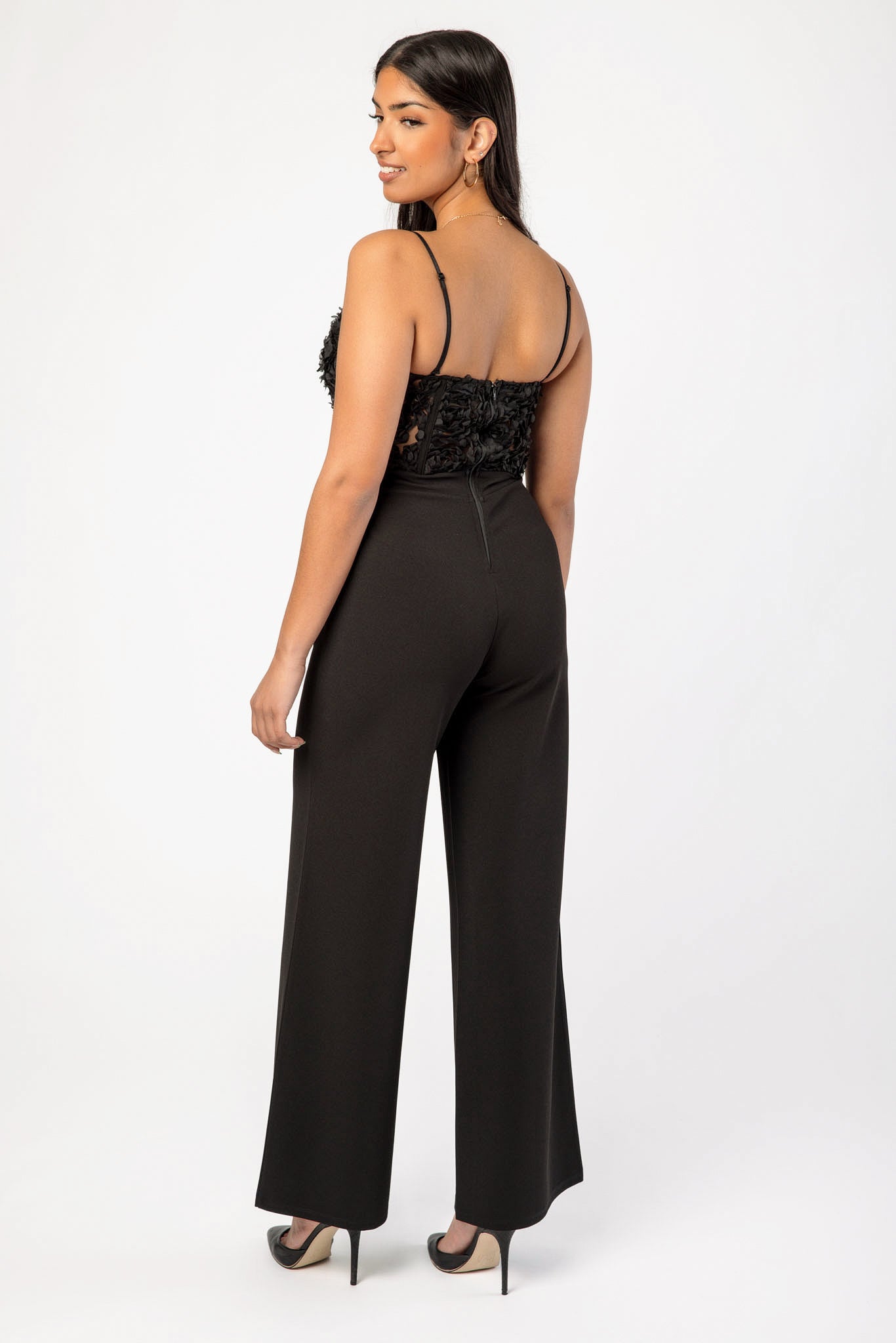 Combinaison avec décolleté en cœur et corsage corset à rosaces