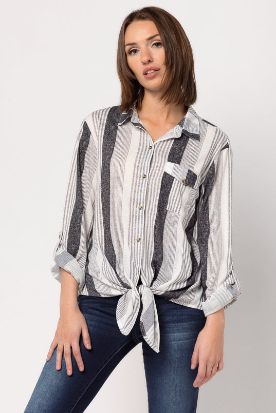 Chemise rayée manches retroussées à devant noué