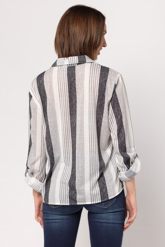 Chemise rayée manches retroussées à devant noué