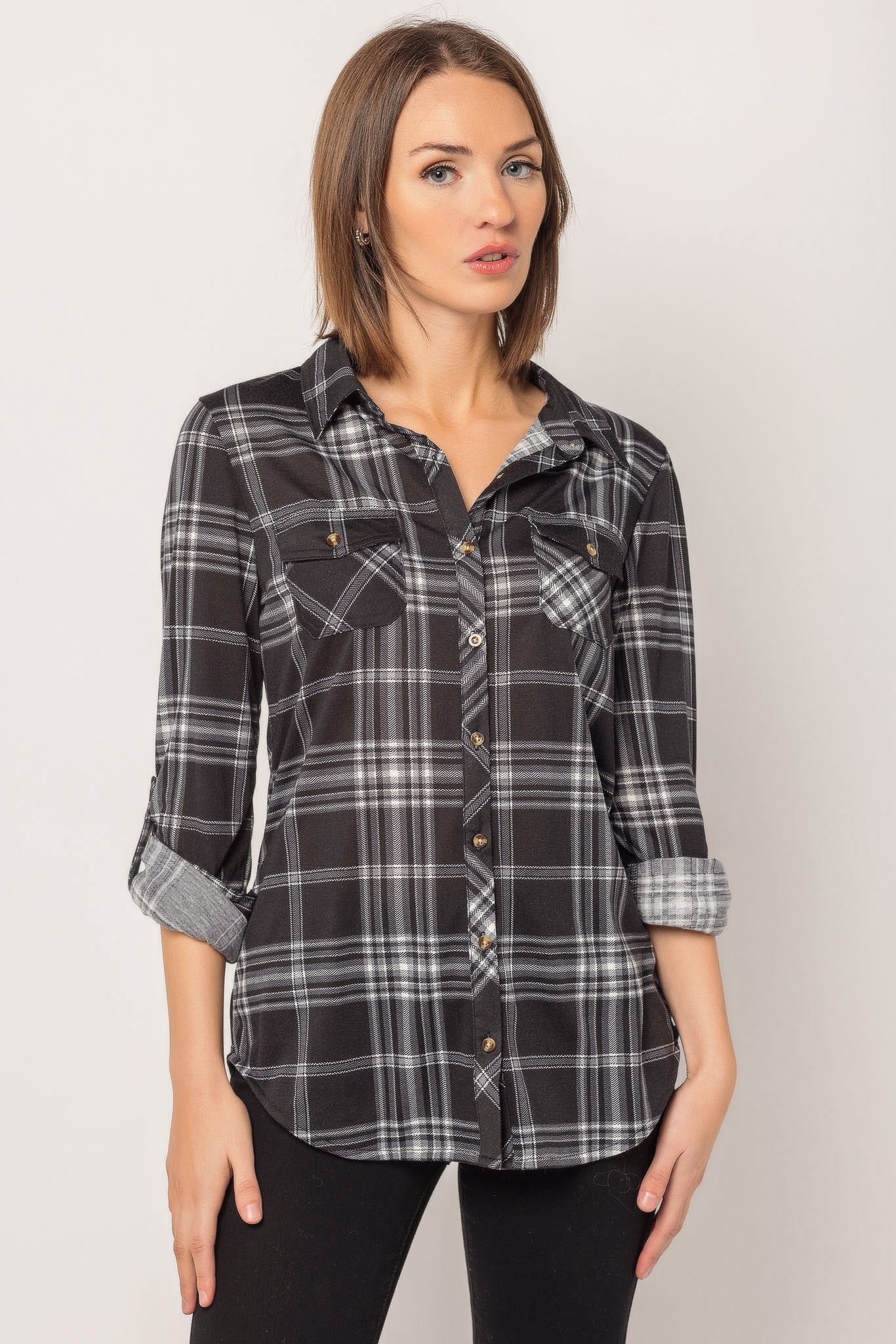 Chemise à carreaux à manches longues retroussées