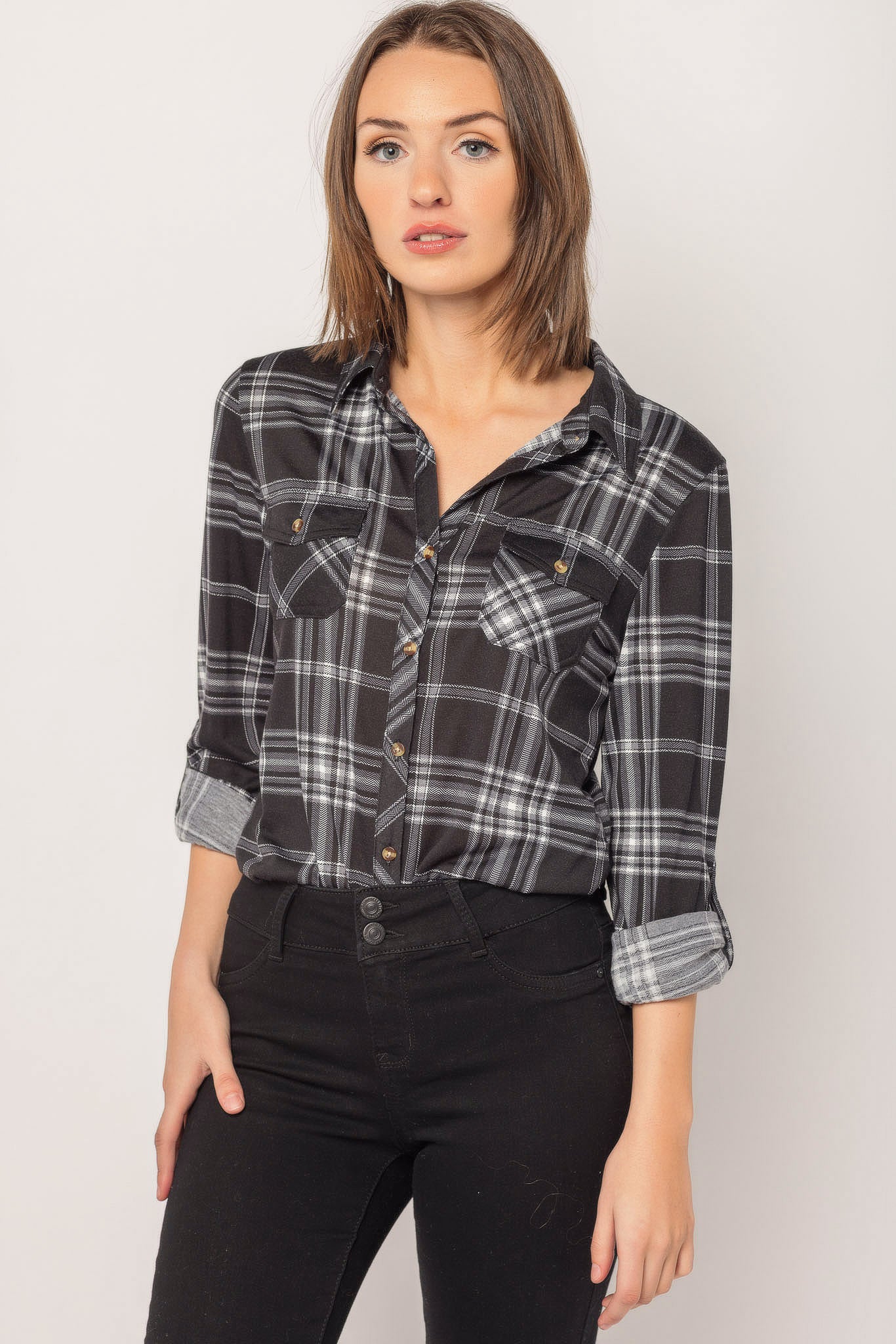 Chemise à carreaux à manches longues retroussées
