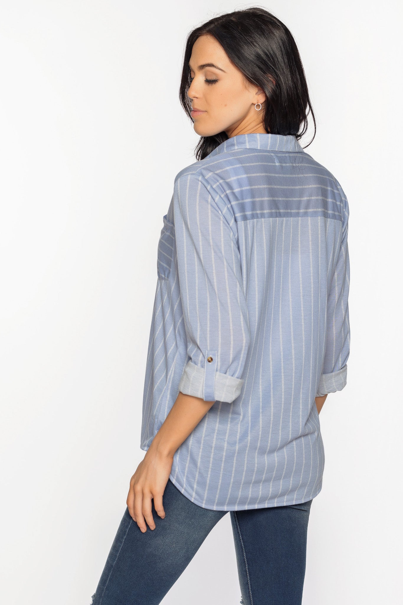 Chemise boutonnée à rayures bleues