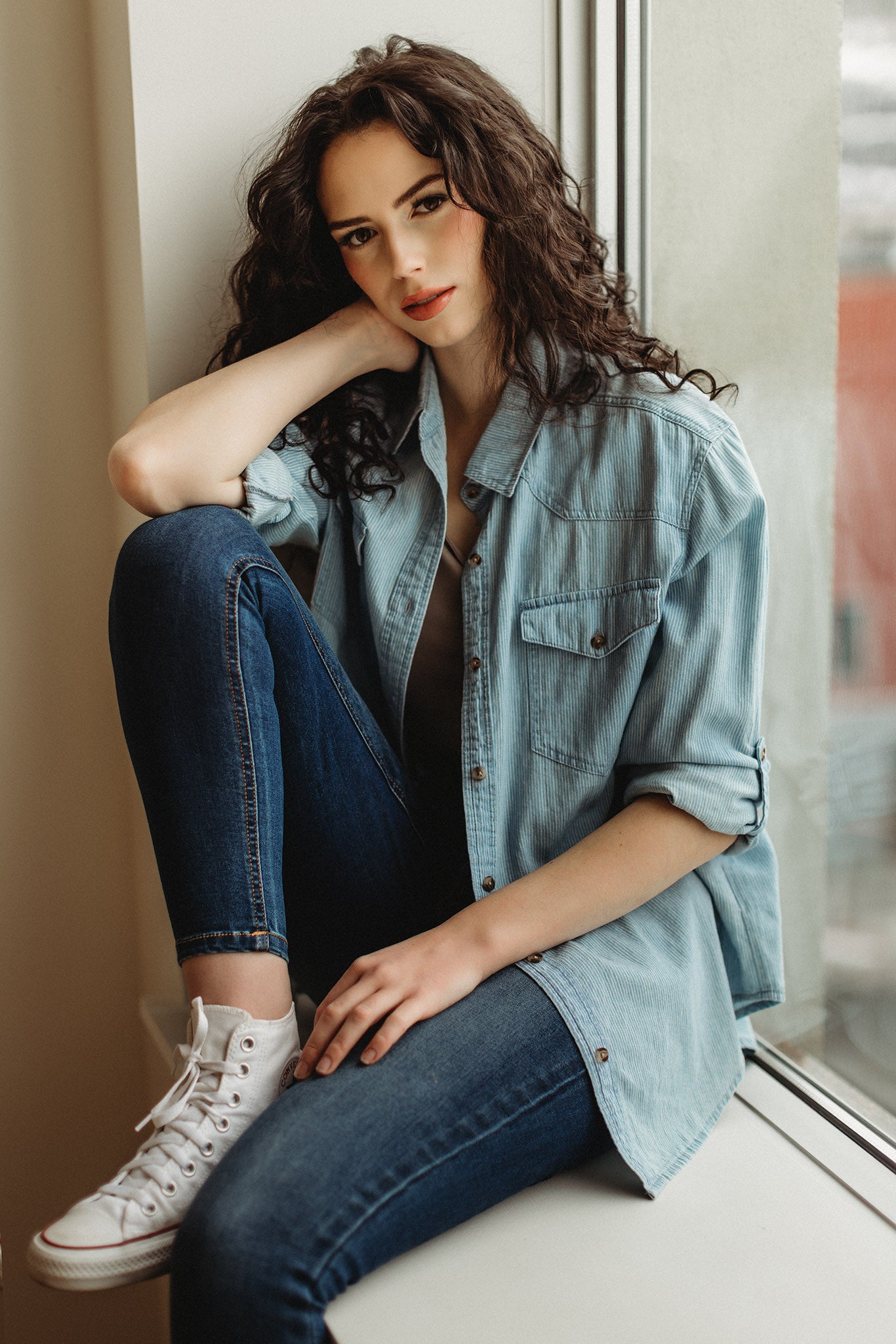 Chemise denim à fines rayures avec manches retroussées