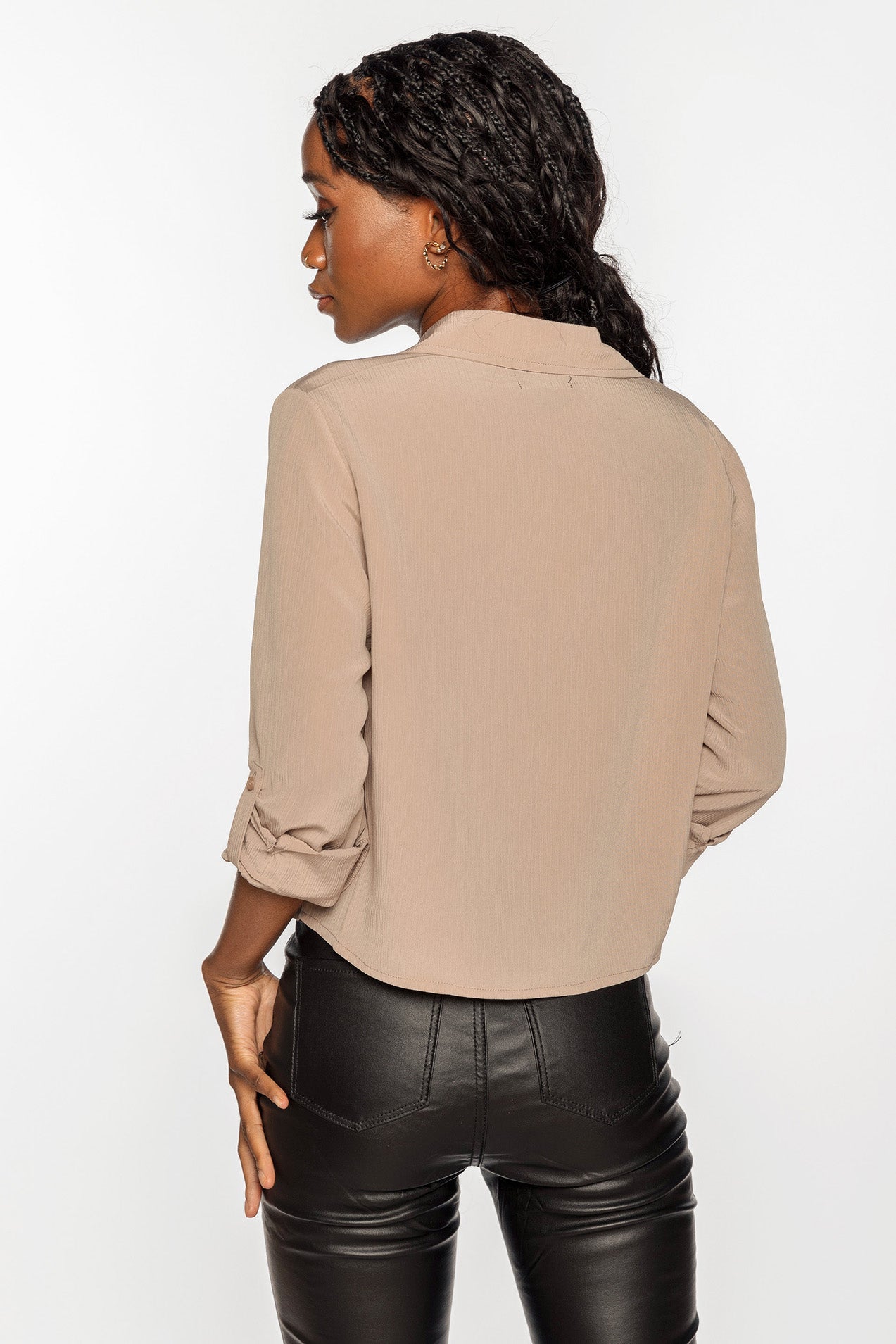 Blouse froissée nouée sur le devant