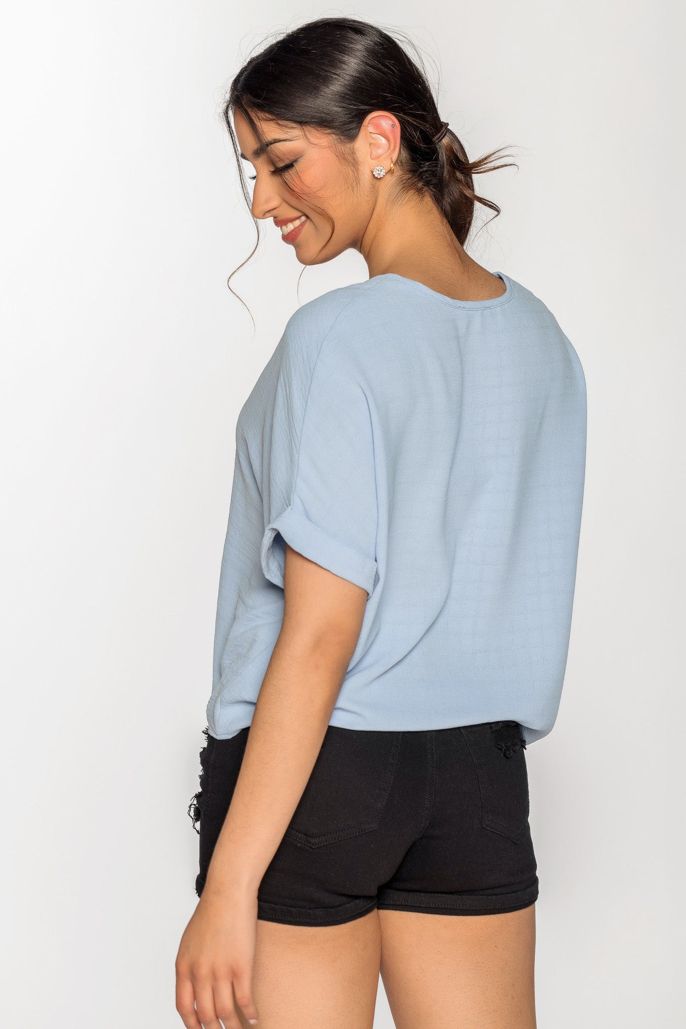 Blouse à carreaux devant noué