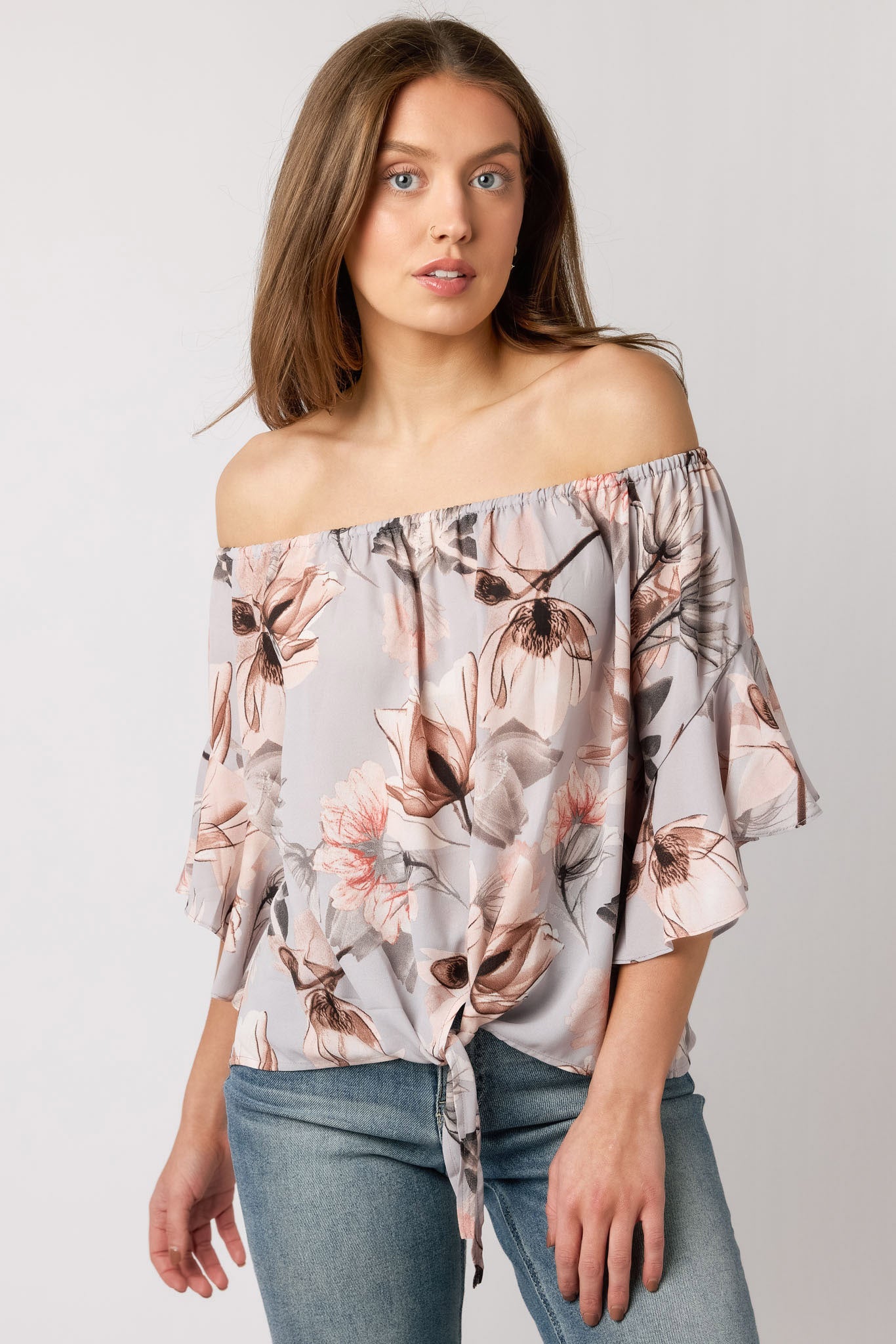 Chemise florale aux épaules découvertes et manches évasées