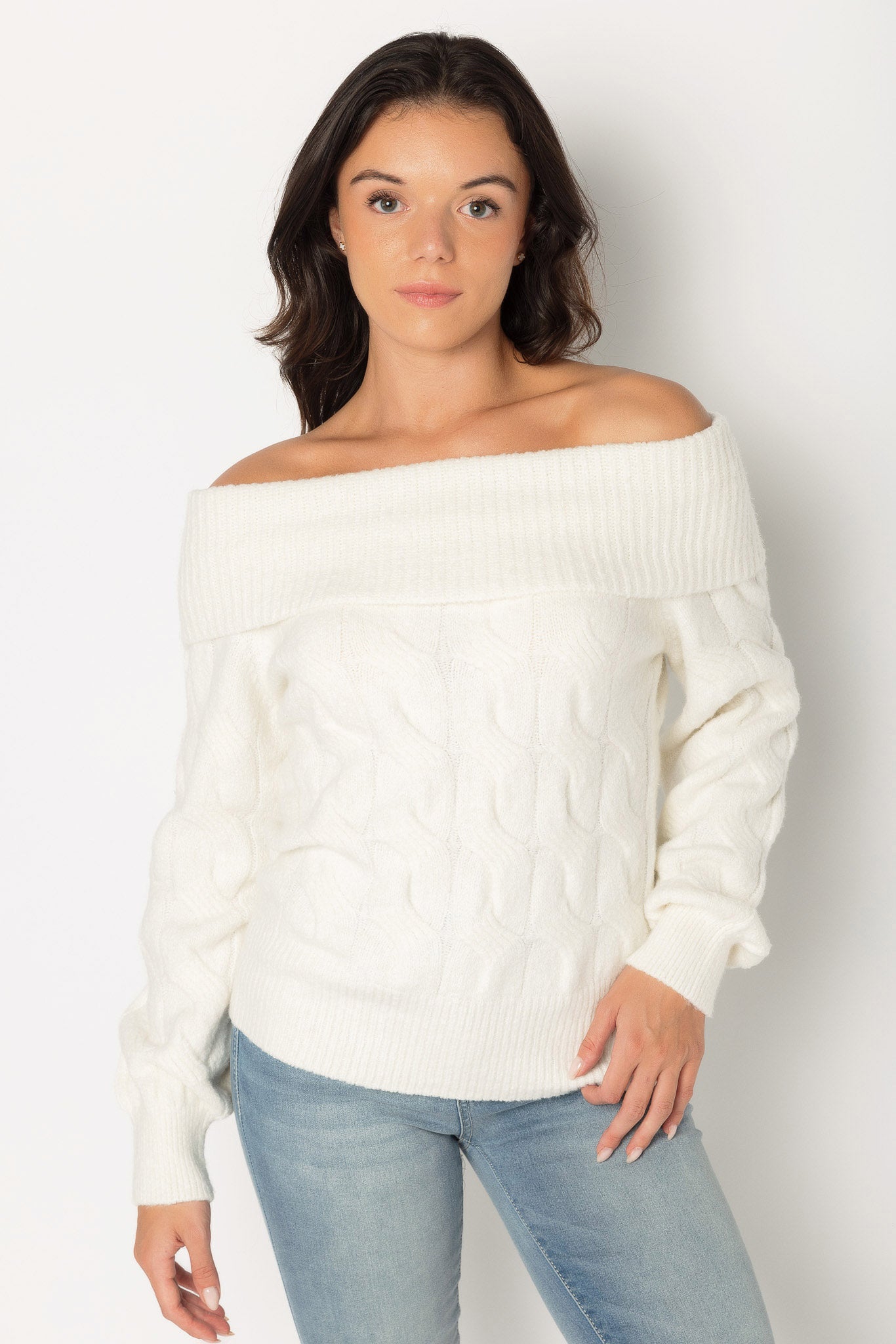 Chandail tricot torsadé aux épaules découvertes