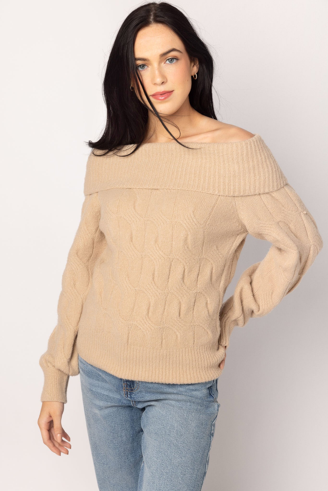 Chandail tricot torsadé aux épaules découvertes