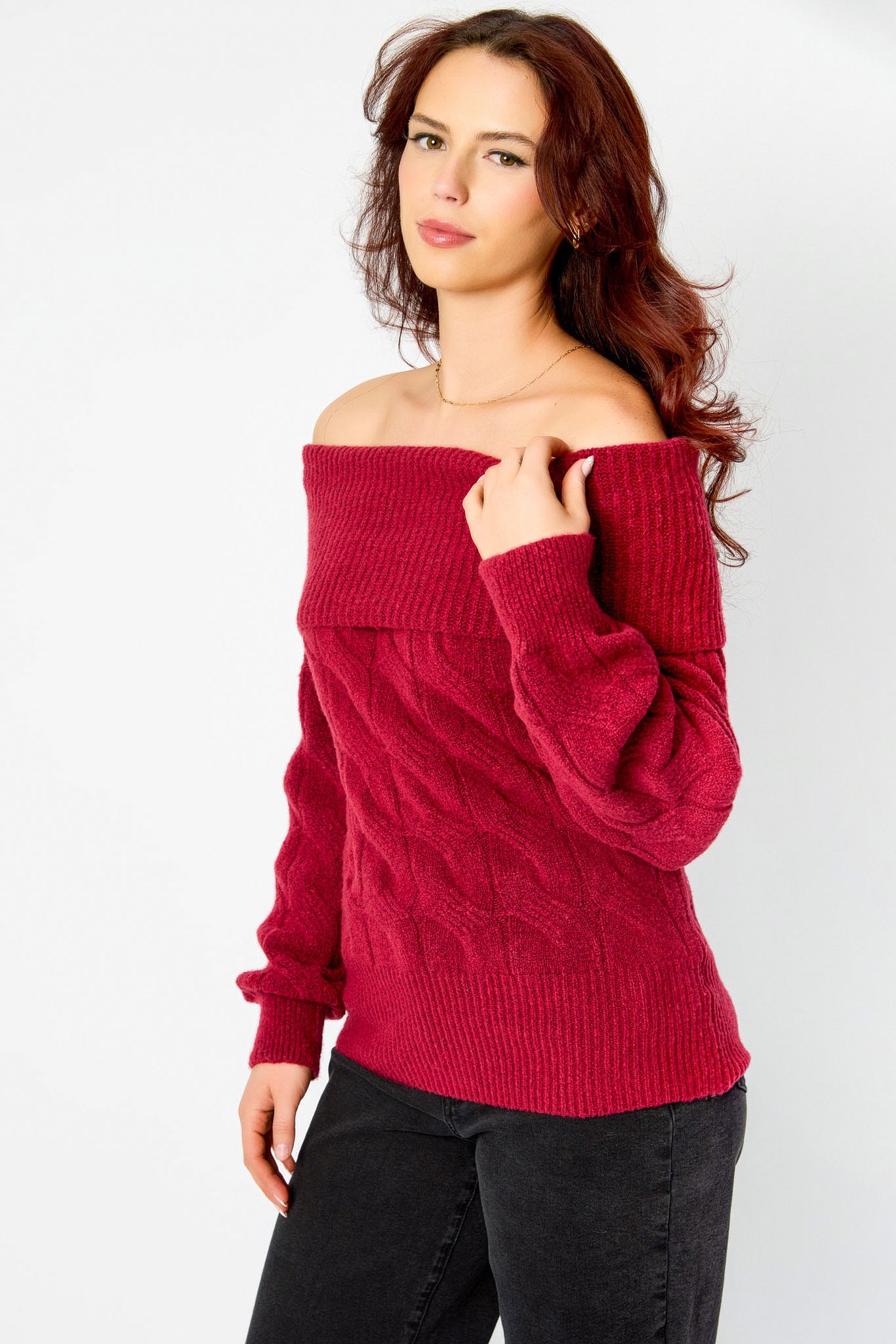 Chandail tricot torsadé aux épaules découvertes