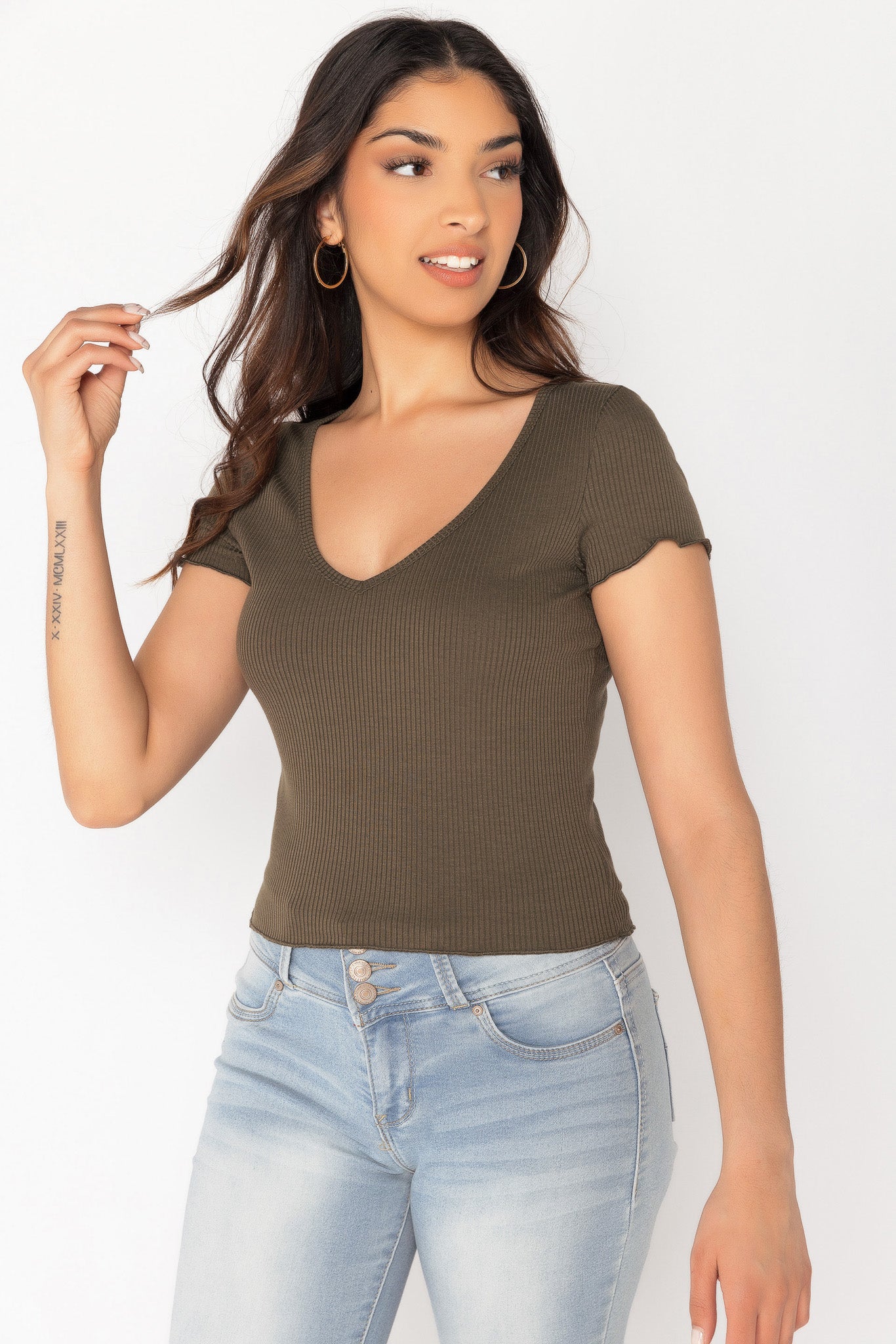 Rib Short Sleeve V-Neck with Lettuce Edge