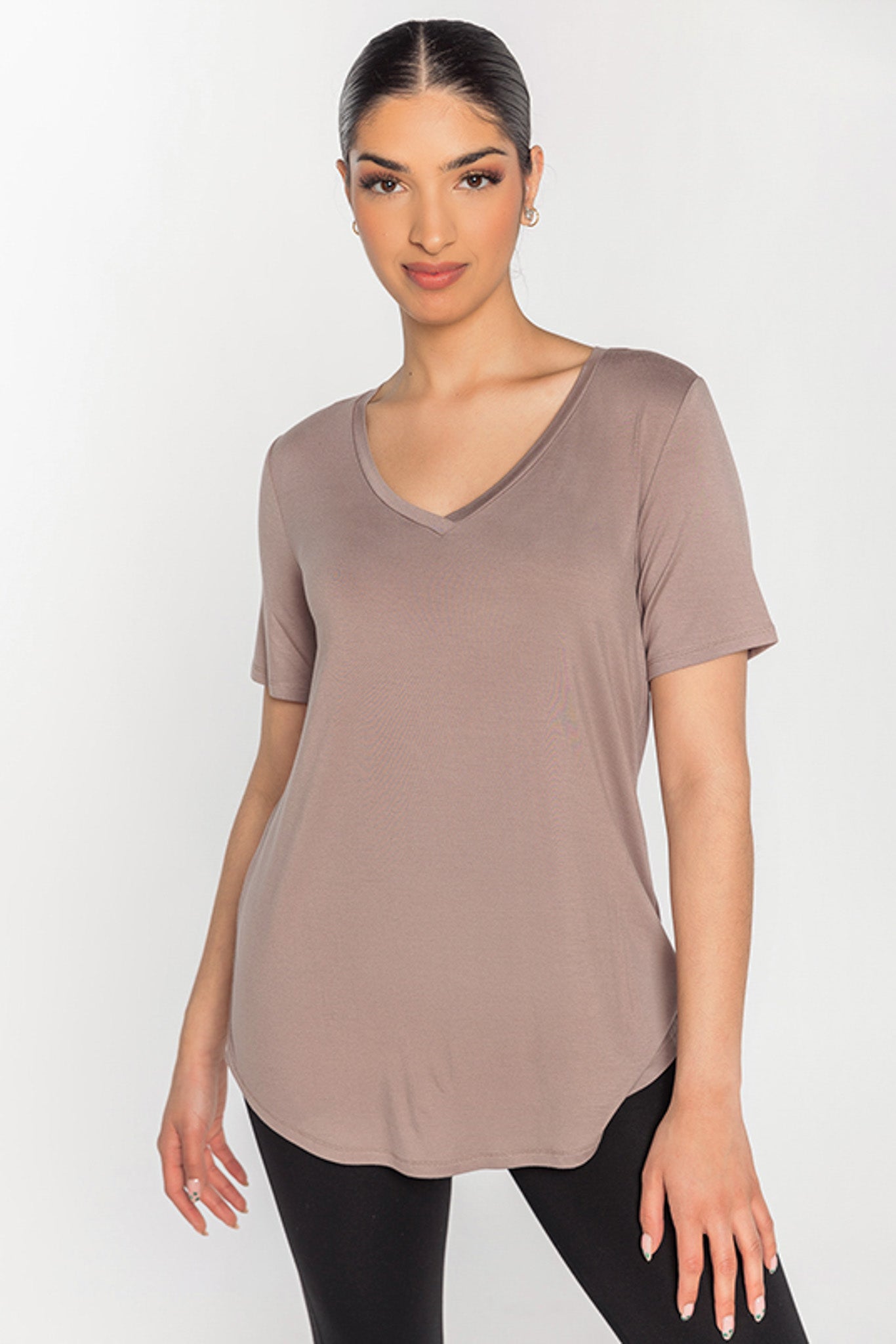 T-shirt manches courtes col en V ourlet queue-de-pie