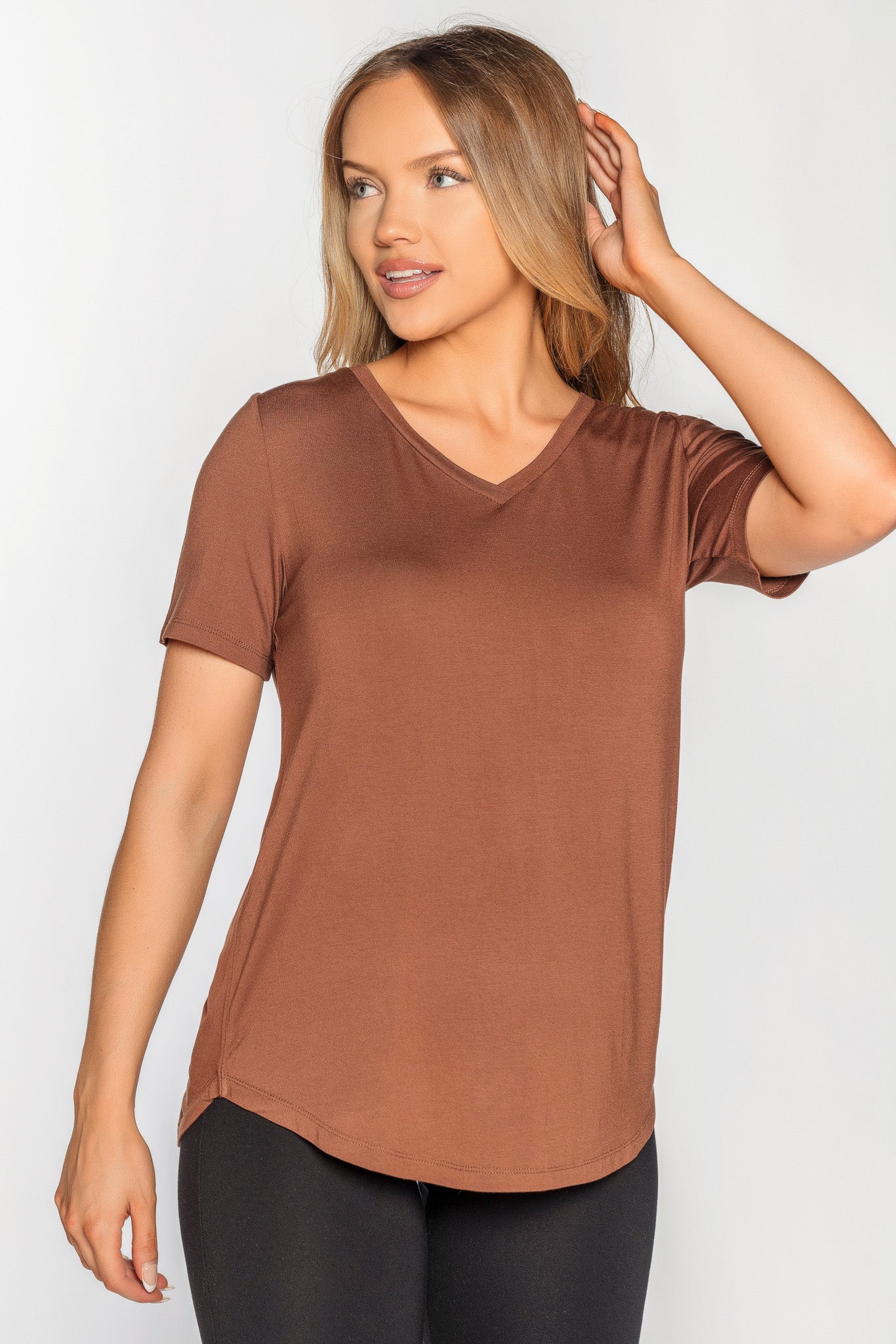 T-shirt manches courtes col en V ourlet queue-de-pie