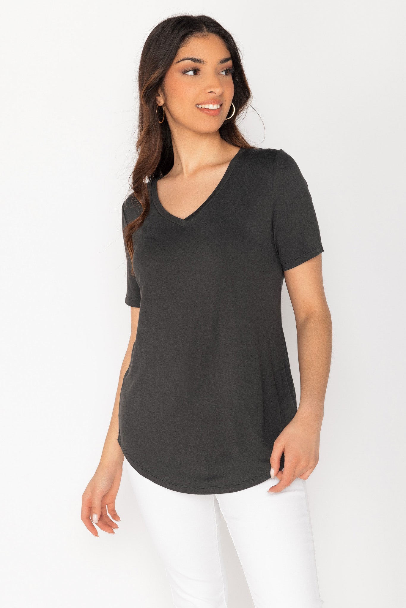 T-shirt manches courtes col en V ourlet queue-de-pie