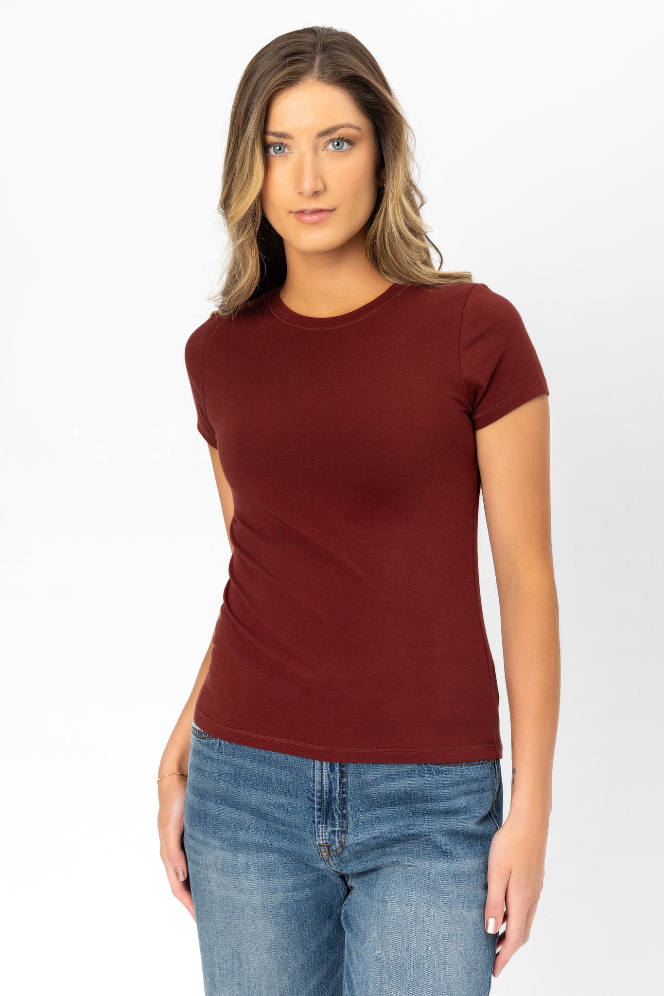 T-shirt avec encolure dégagée à manches courtes