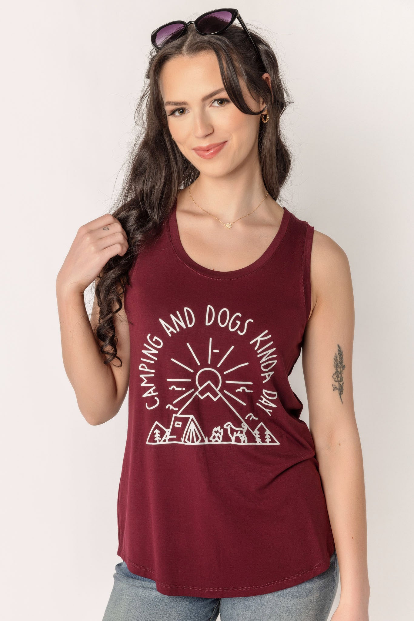 Camisole à imprimé &quot;Camping and Dogs Kinda Day&quot;