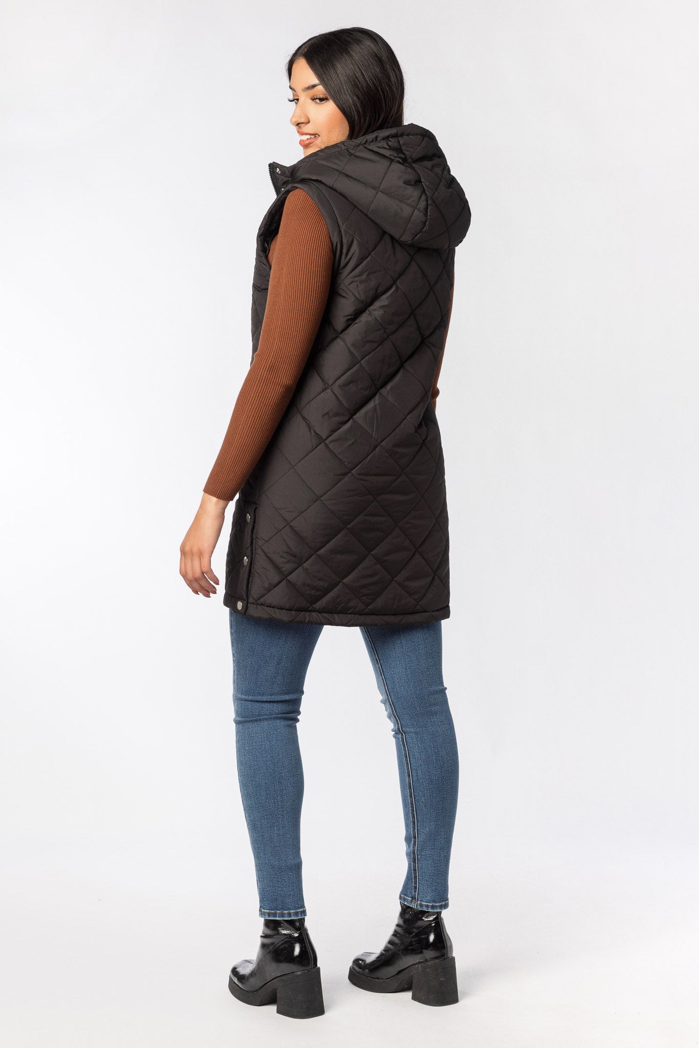 Veste midi matelassée avec capuchon doublé en sherpa