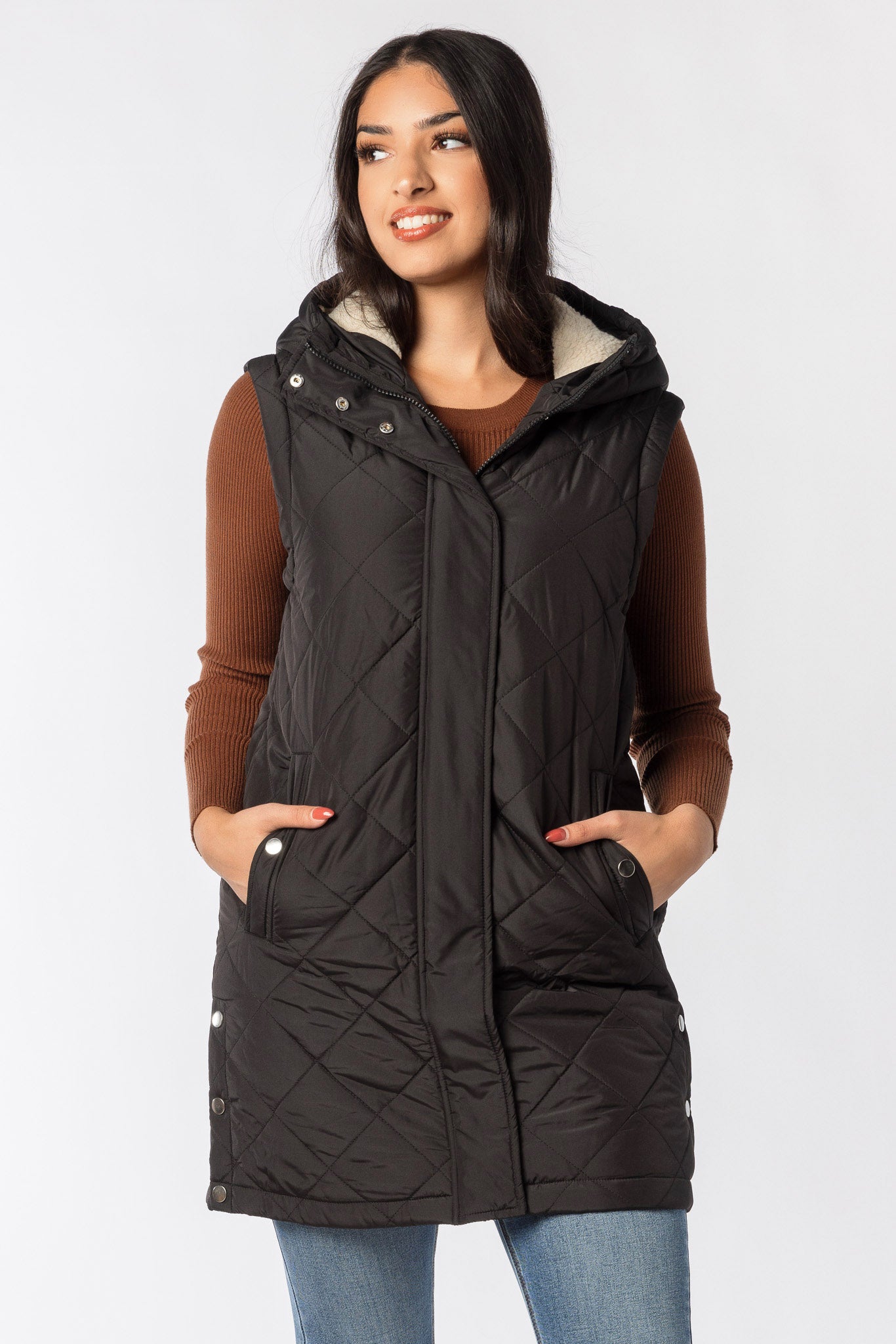 Veste midi matelassée avec capuchon doublé en sherpa