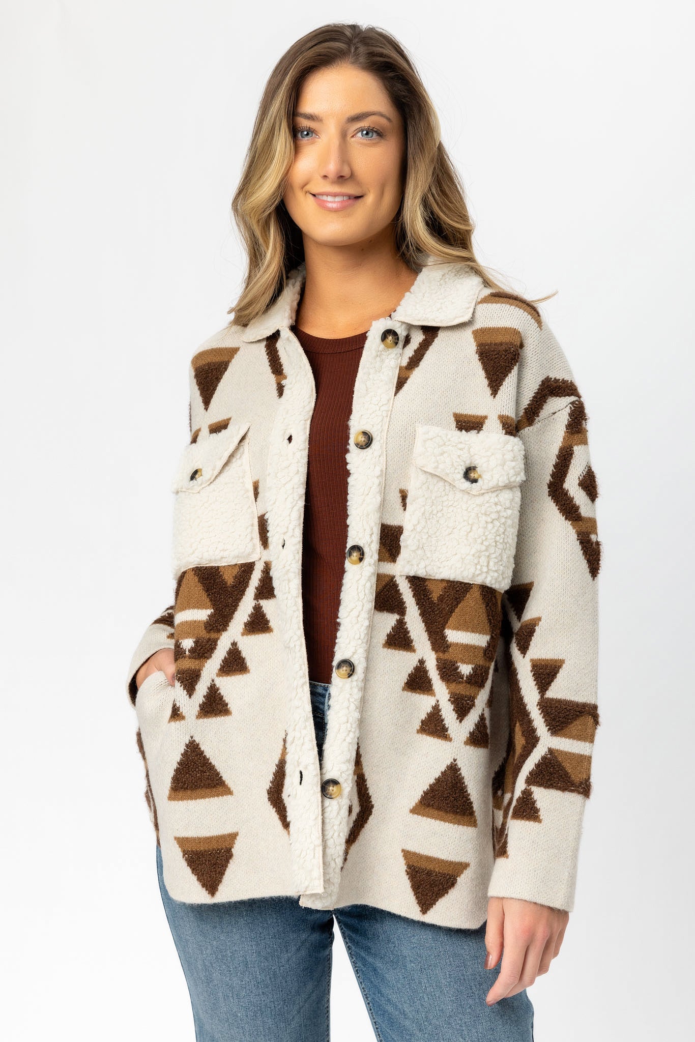 Manteau-chemise abstrait à coupe ample avec bordures en sherpa