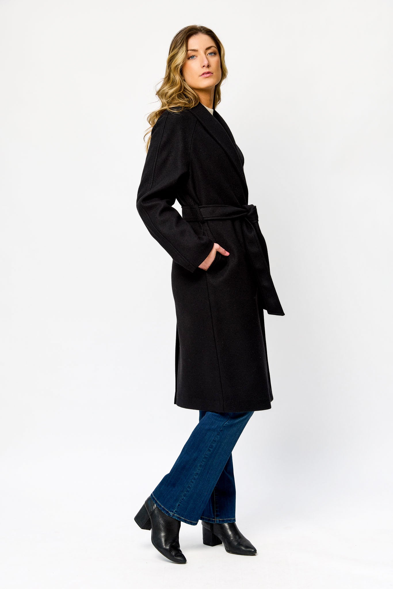 Manteau à ceinture nouée