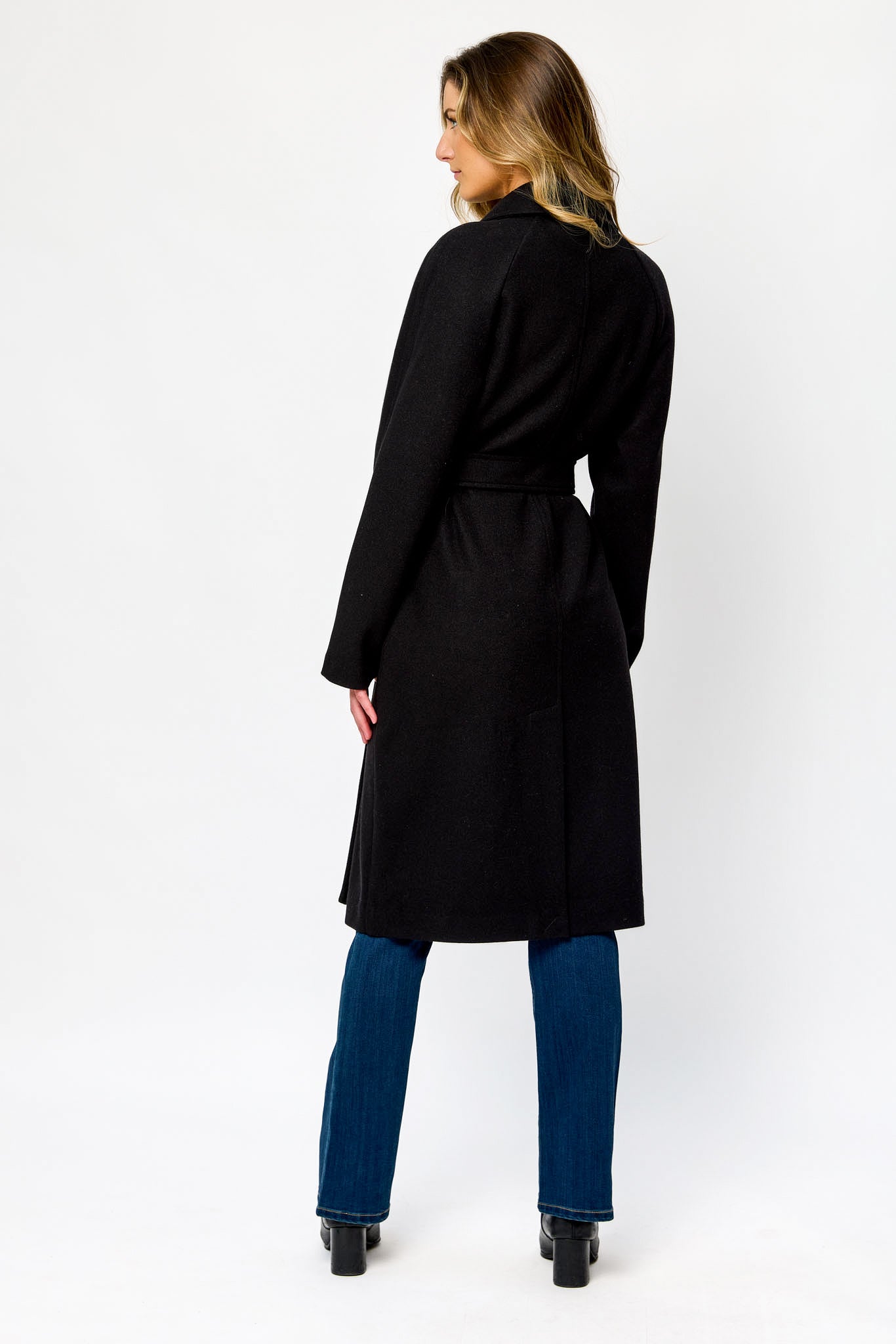Manteau à ceinture nouée