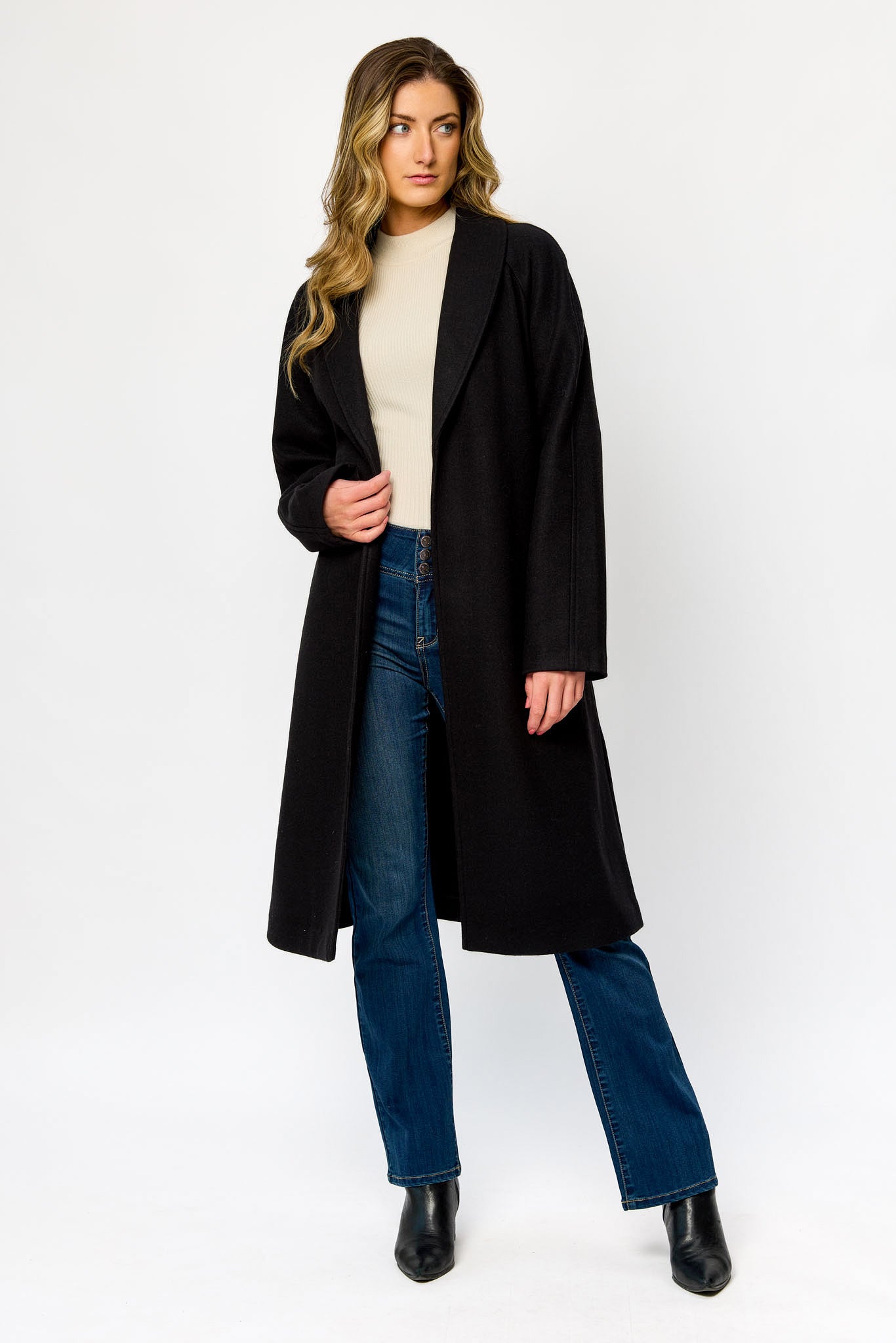 Manteau à ceinture nouée