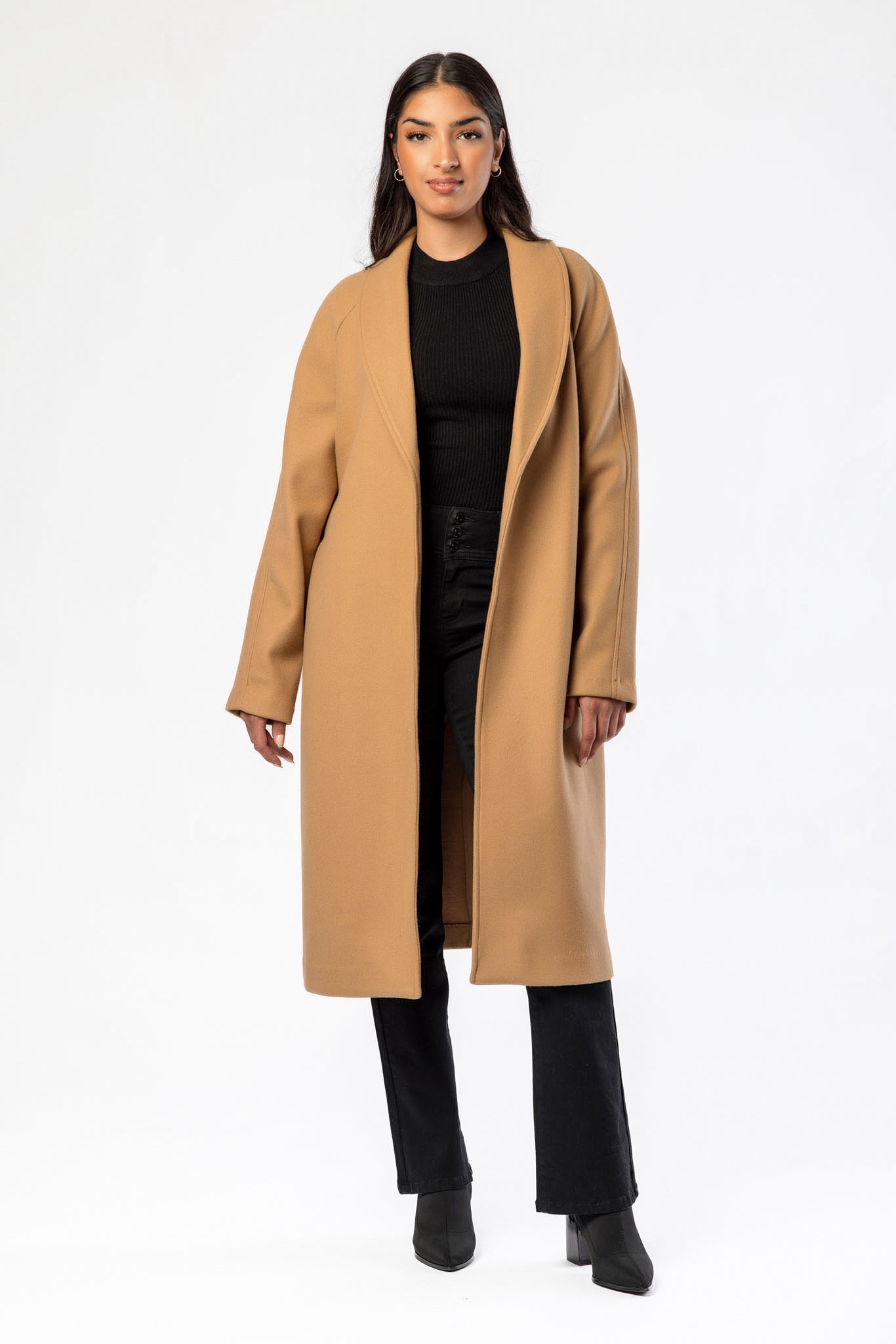 Manteau à ceinture nouée