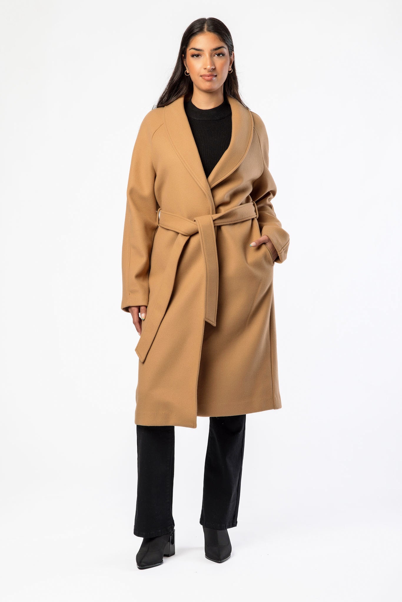 Manteau à ceinture nouée