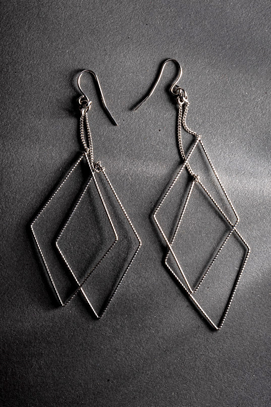 Boucles d’oreilles de diamants suspendus