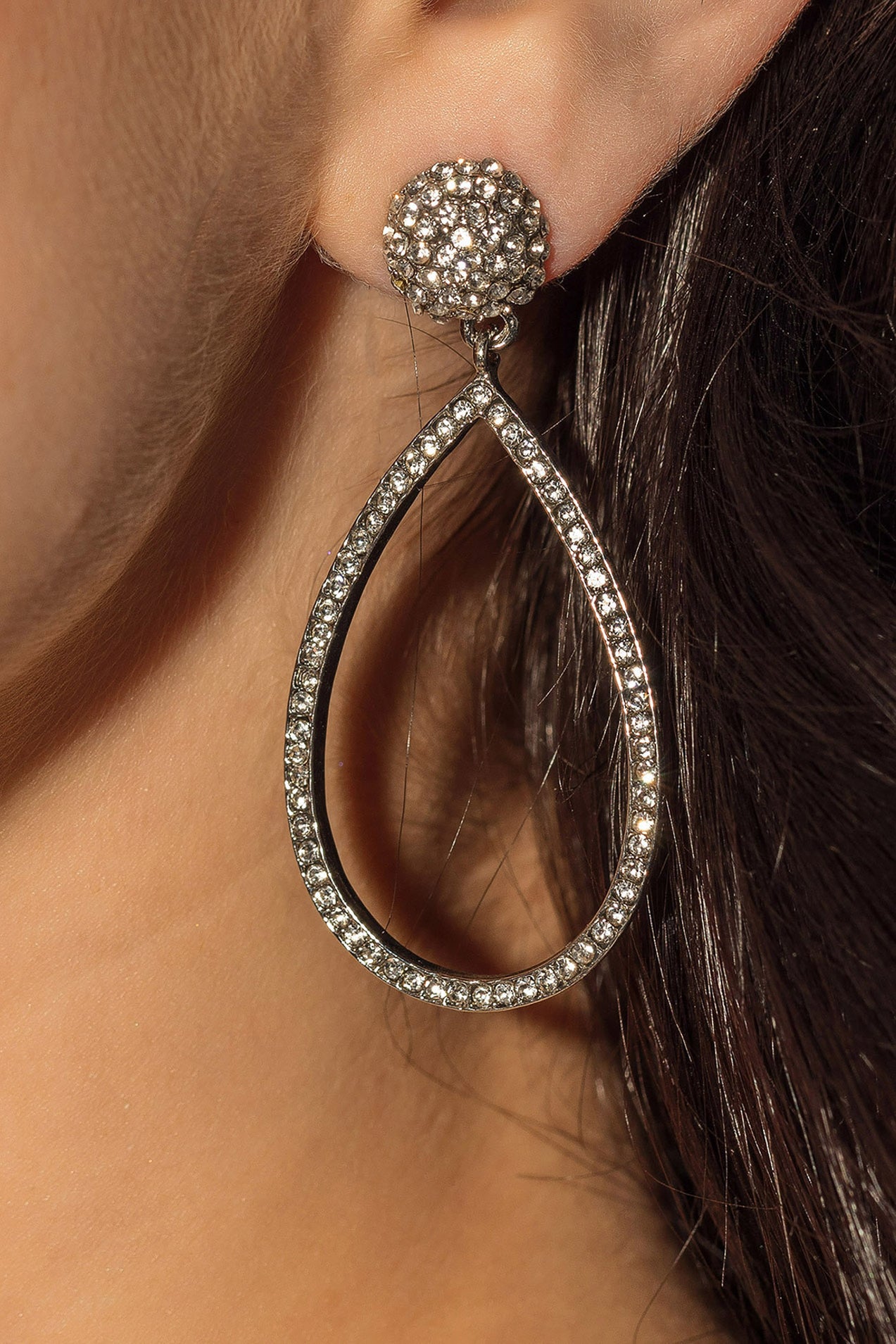 Boucles d’oreilles en forme de goutte d’eau avec détails en pierres du Rhin