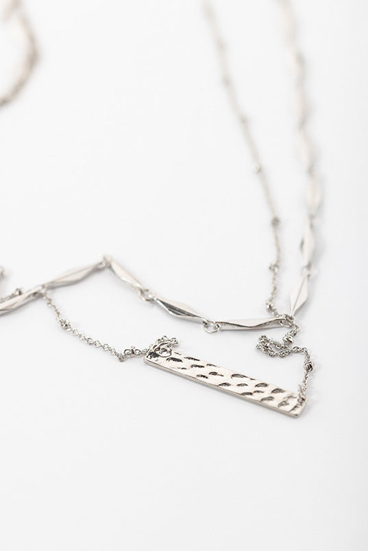 Collier double brin chaine diamant et barre martelée