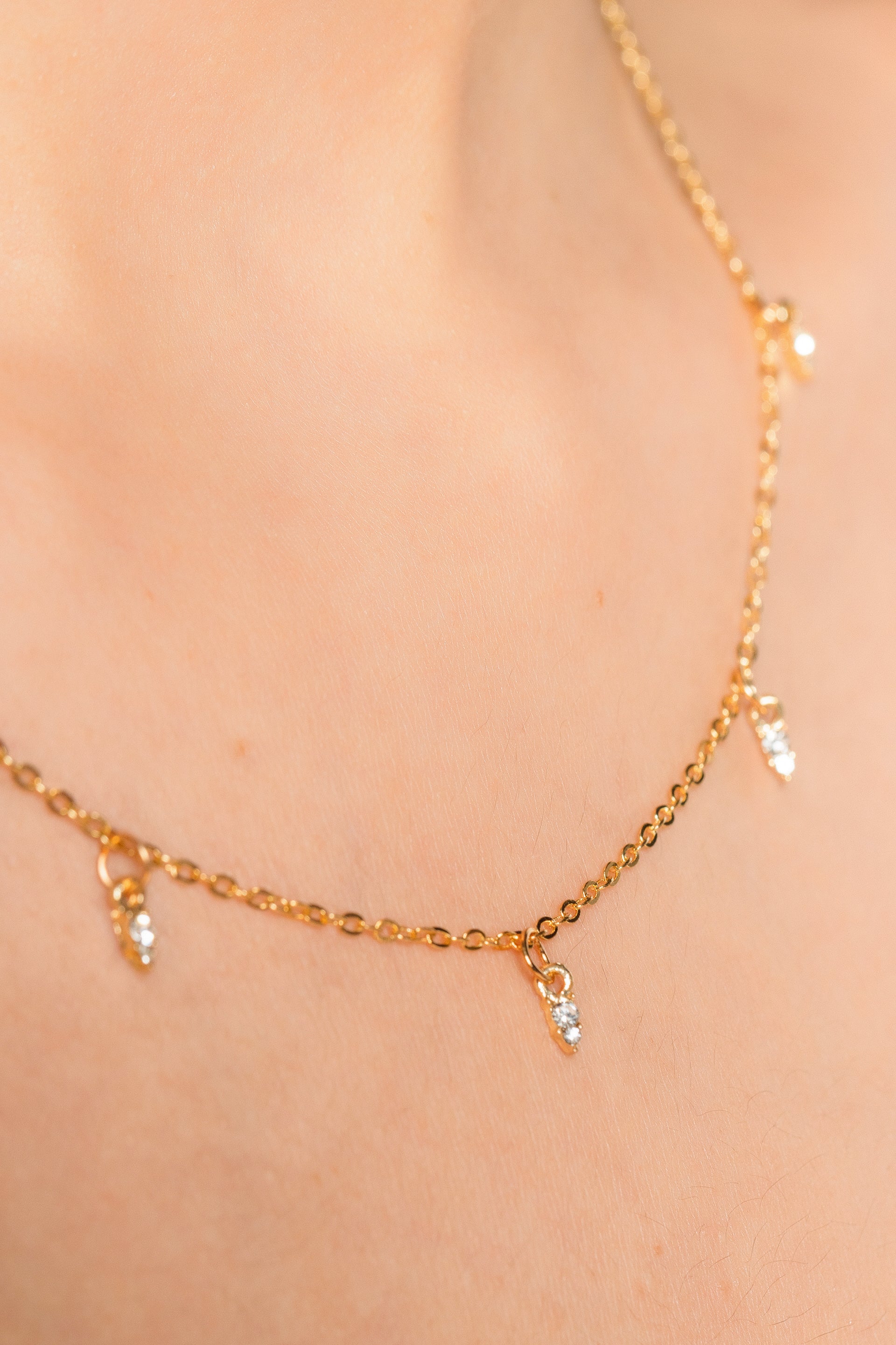 Collier délicat charme pierres du Rhin